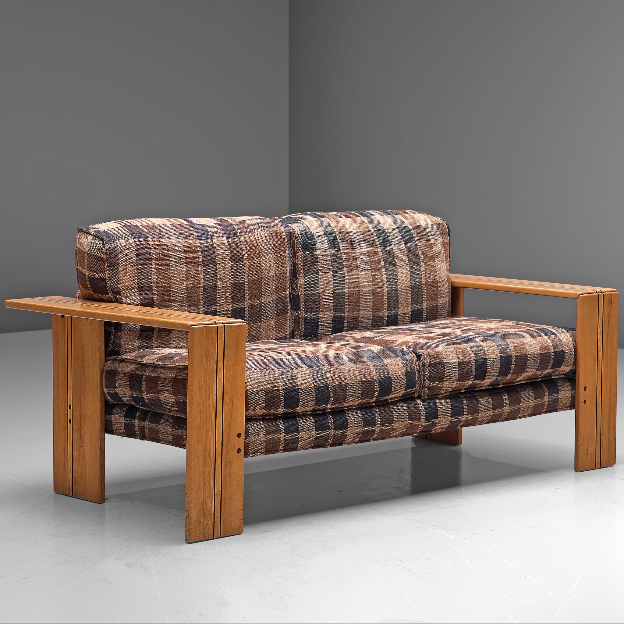 Afra & Tobia Scarpa 'Artona' Sofa in Elm and Checked Fabric Seating Morentz