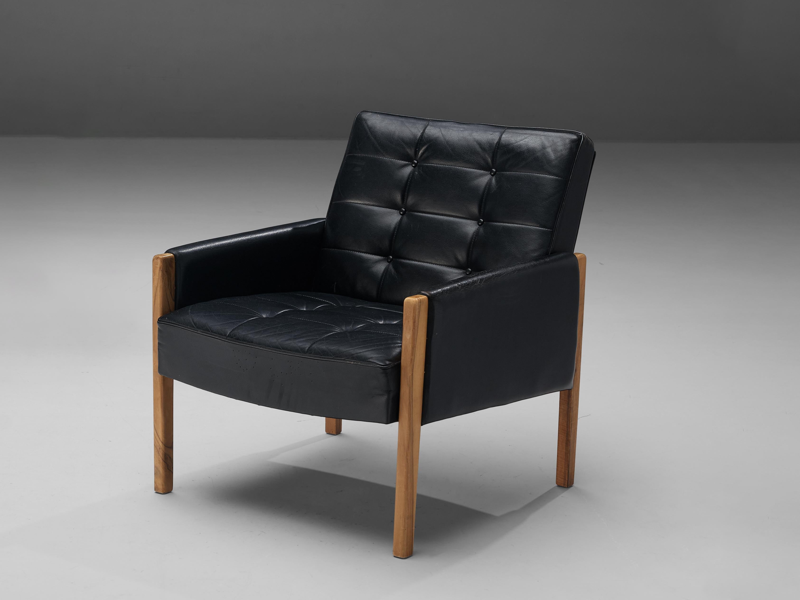 Italian Lounge Chair in Black Leather and Stained Walnut seating Morentz