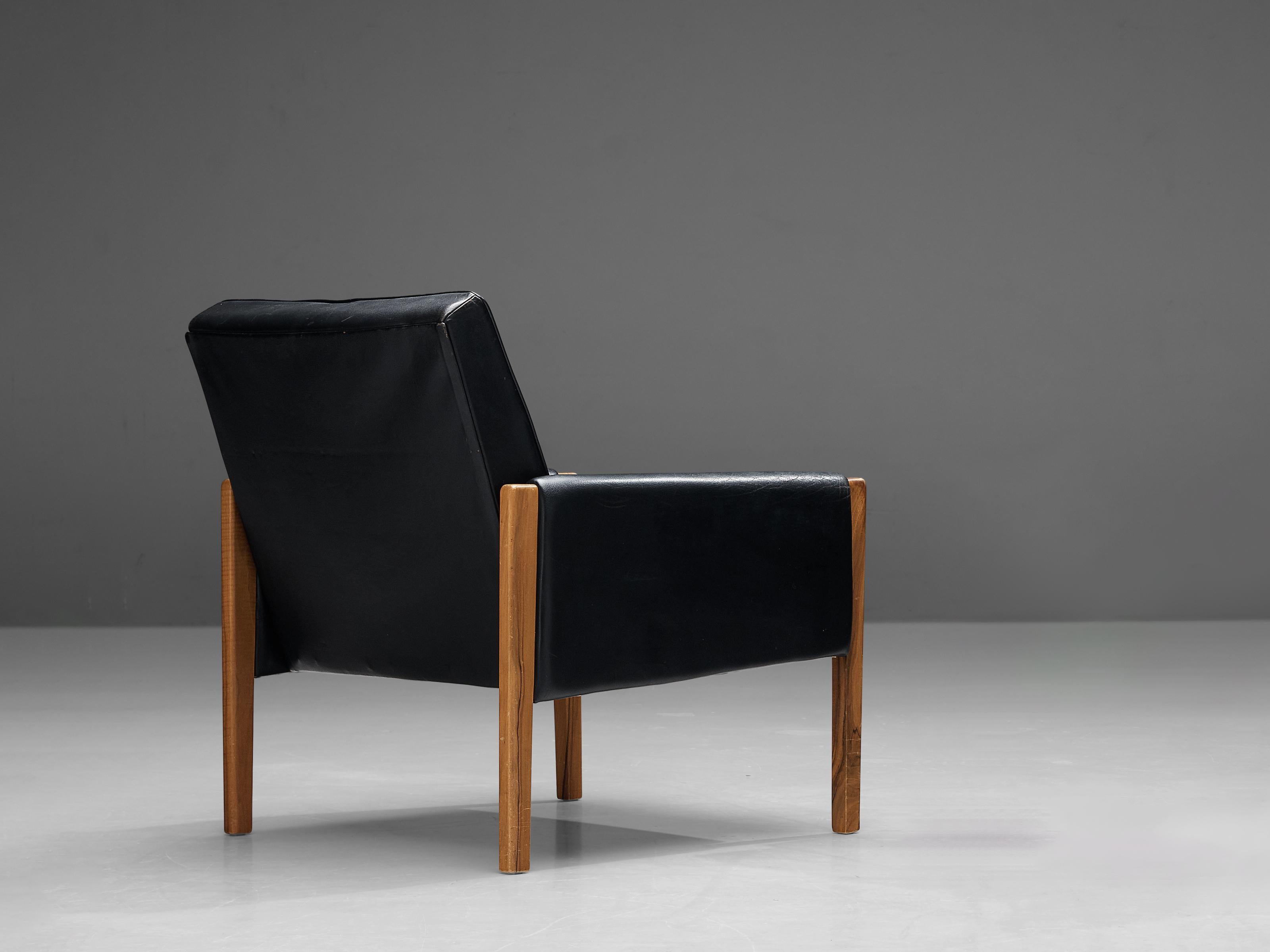 Italian Lounge Chair in Black Leather and Stained Walnut seating Morentz