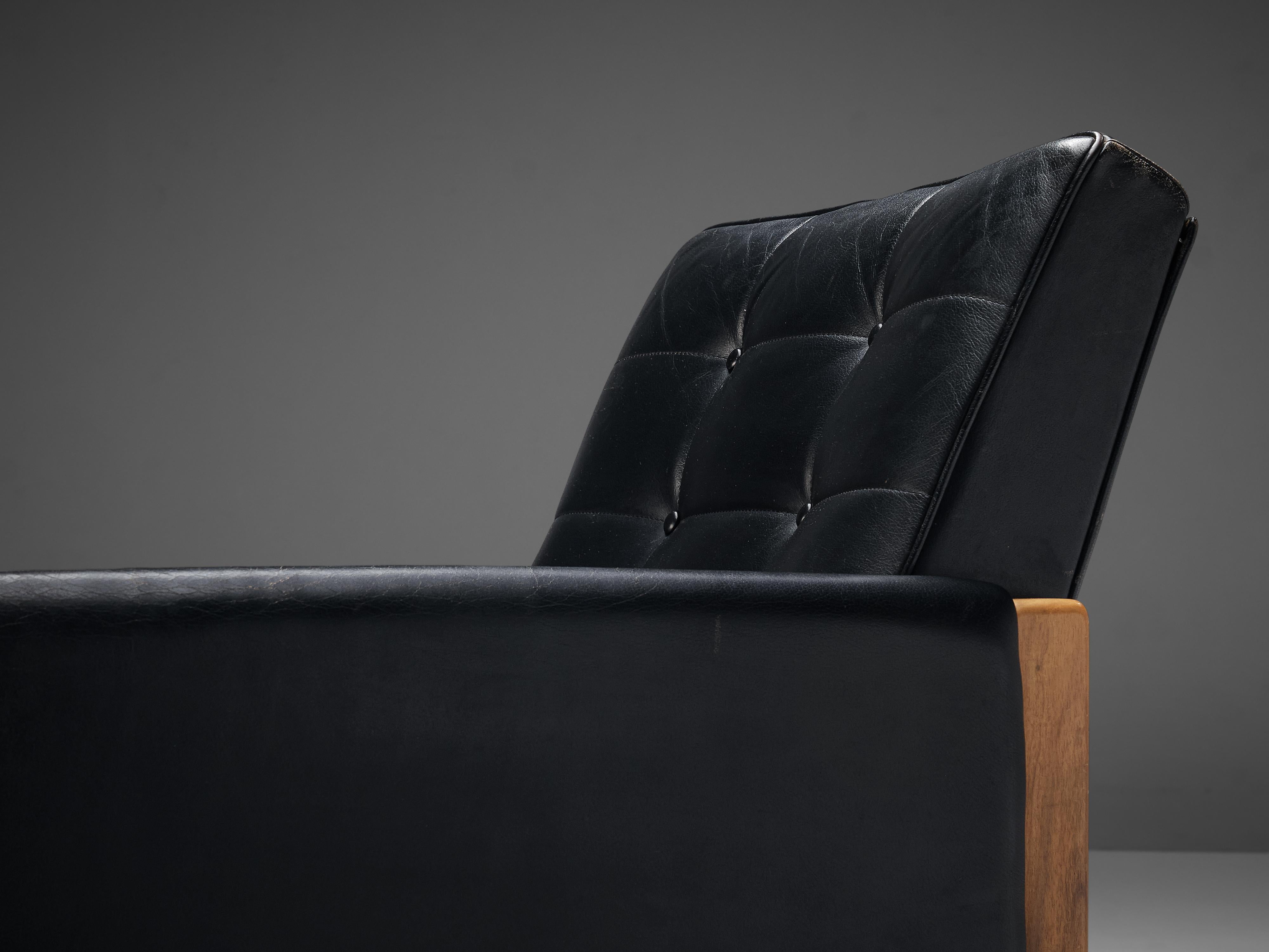 Italian Lounge Chair in Black Leather and Stained Walnut seating Morentz