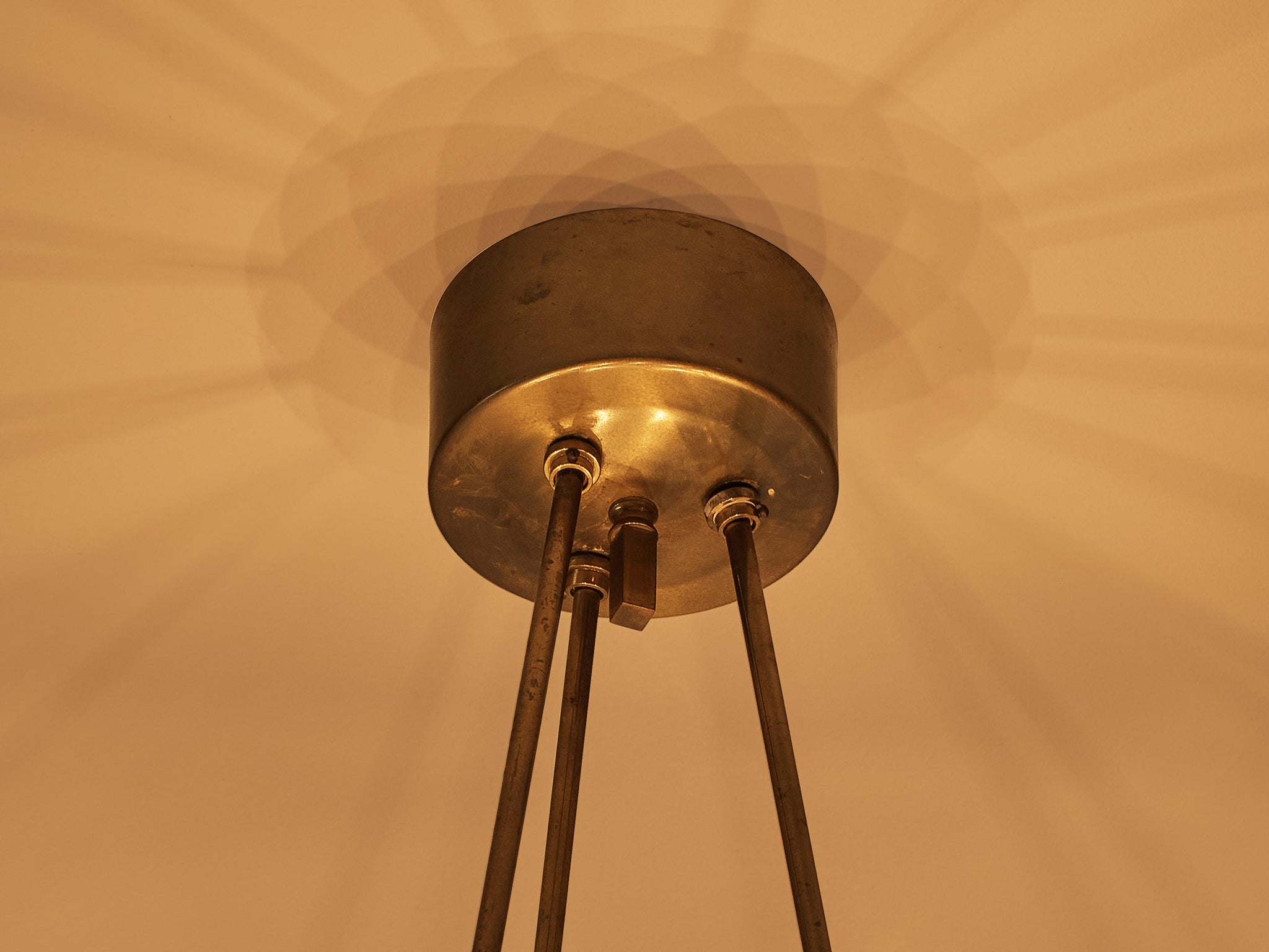 Gino Paroldo Mid-Century '4027' Chandelier in Brass and Sepia Glass Lighting Morentz