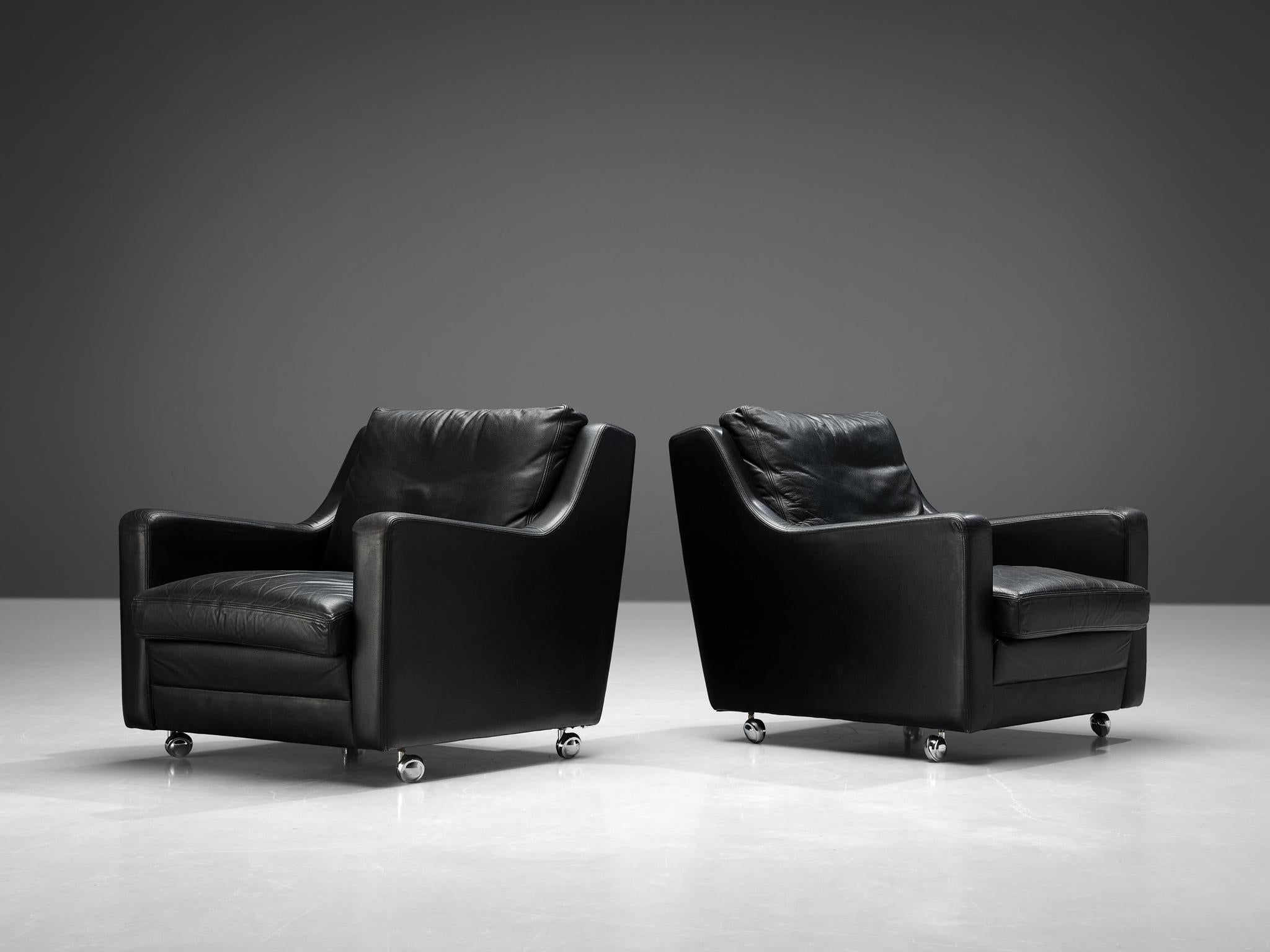 Streamlined Modern Pair of Lounge Chairs in Black Leather seating Morentz