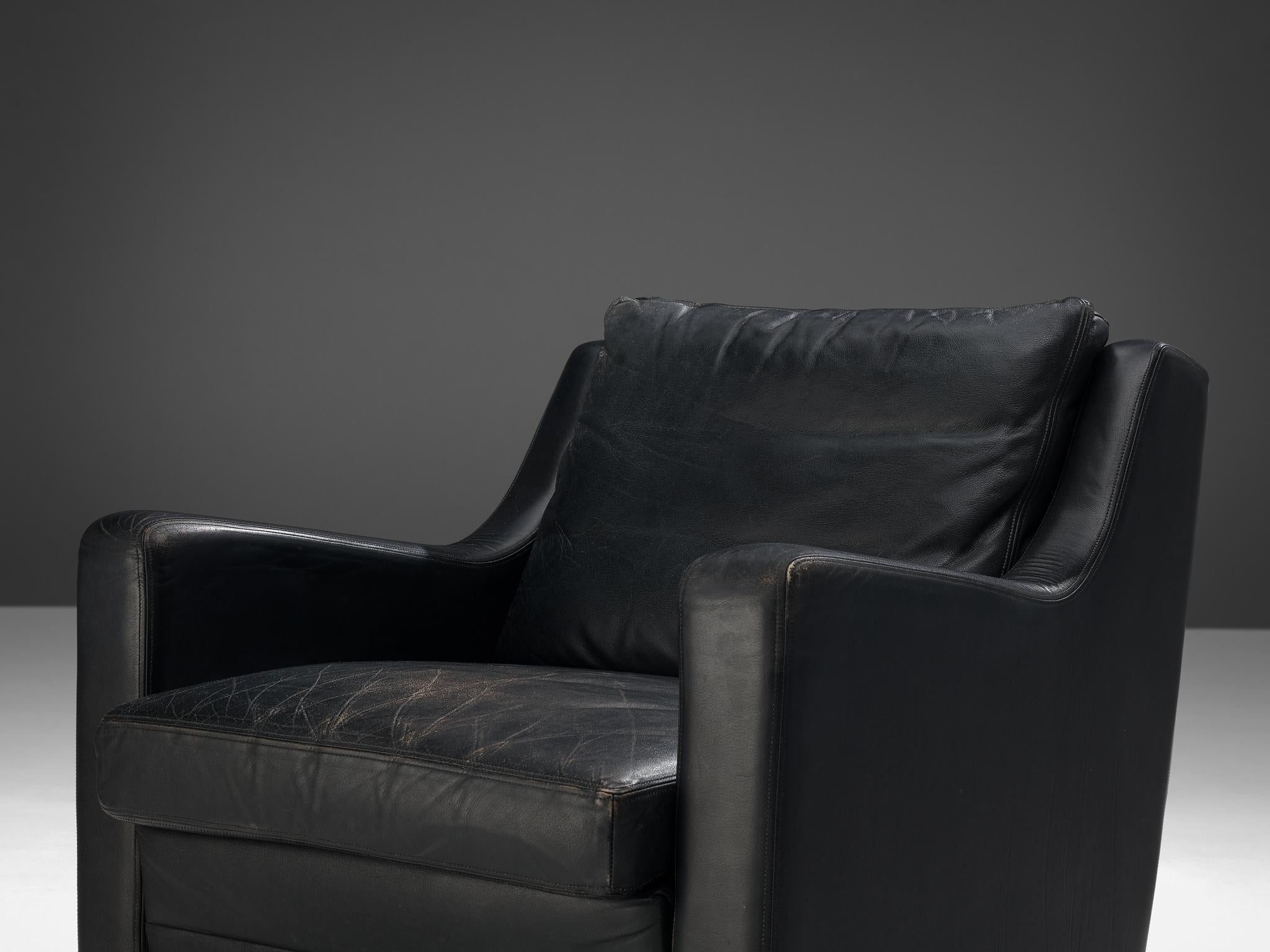 Streamlined Modern Lounge Chair in Black Leather seating Morentz