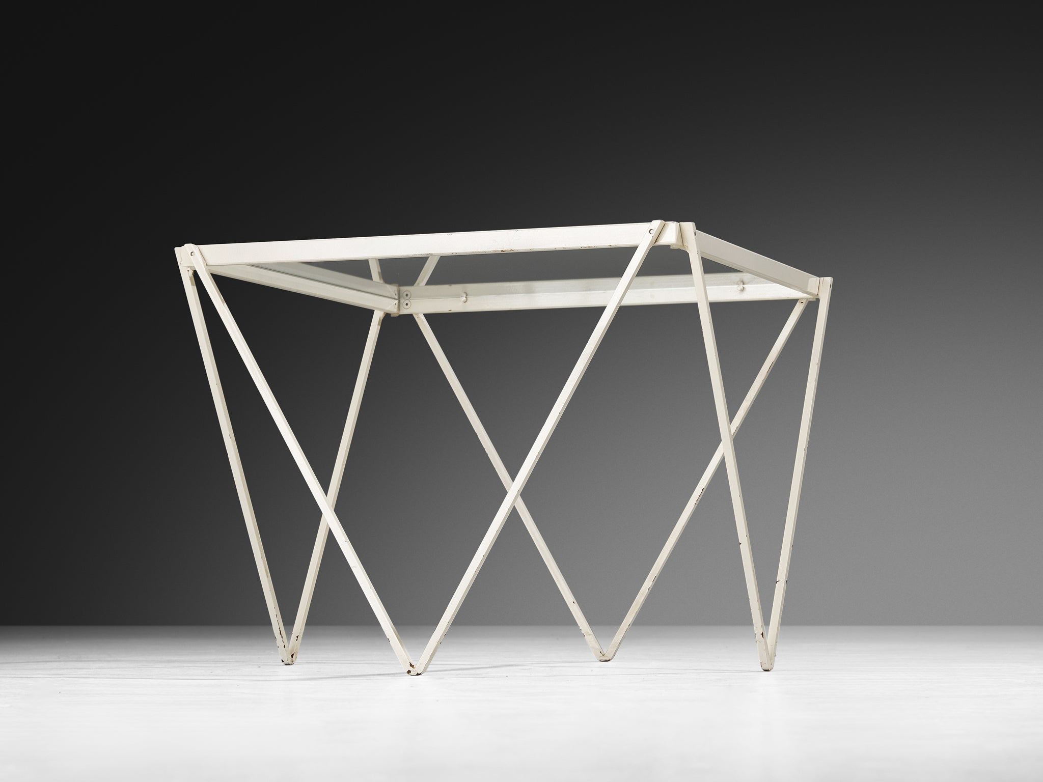 Side Table in White Metal with Glass Top Tables Morentz