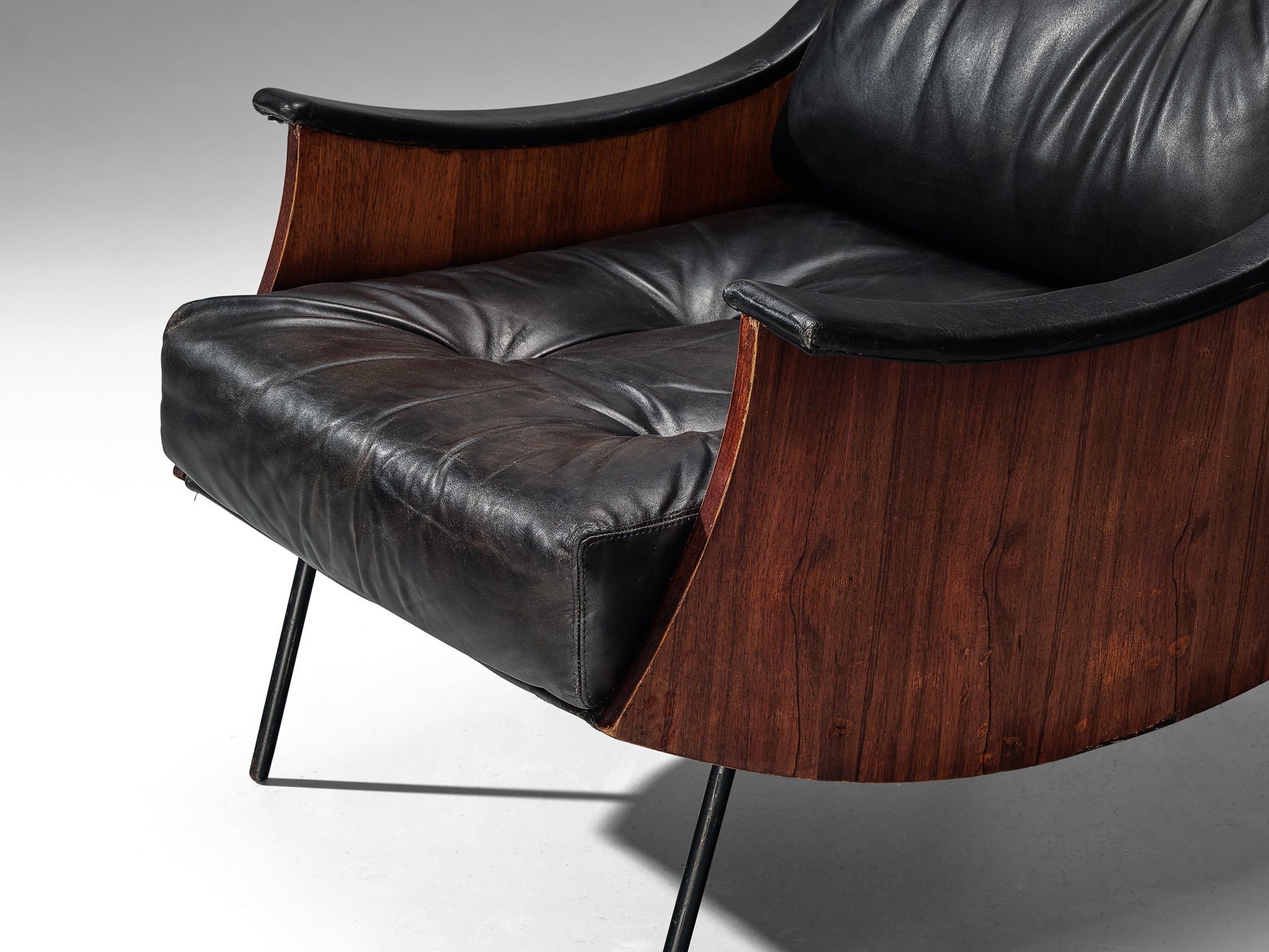 Carlo de Carli for Sormani Pair of 'PIPA' Lounge Chairs in Leather seating Morentz