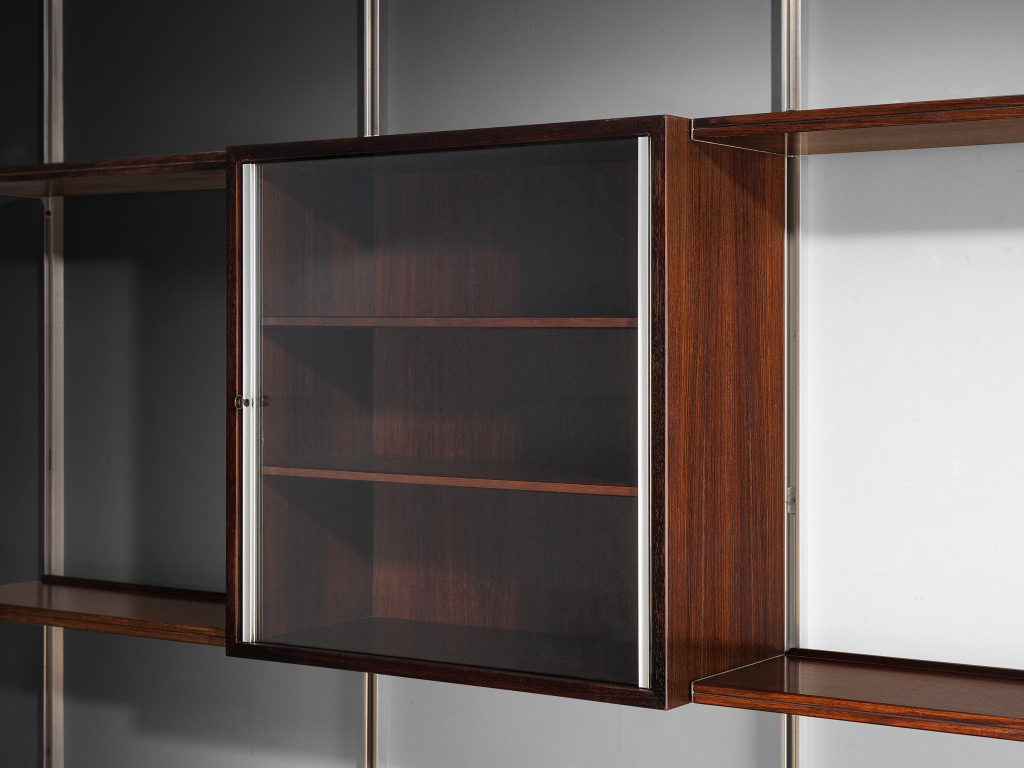 Osvaldo Borsani for Tecno 'E22' Wall Unit or Bookcase in Wood and Metal Case pieces and storage cabinets Morentz