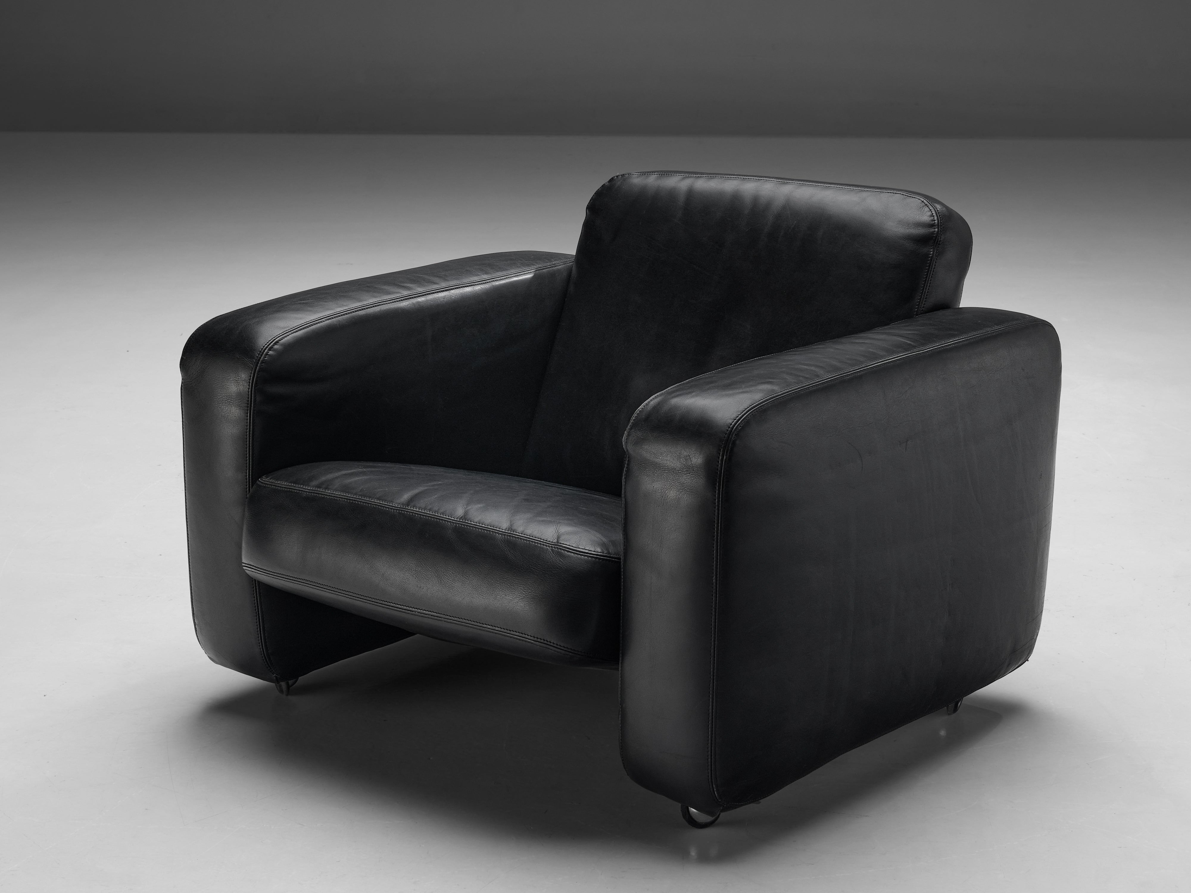Italian Lounge Chair in Black Leather seating Morentz