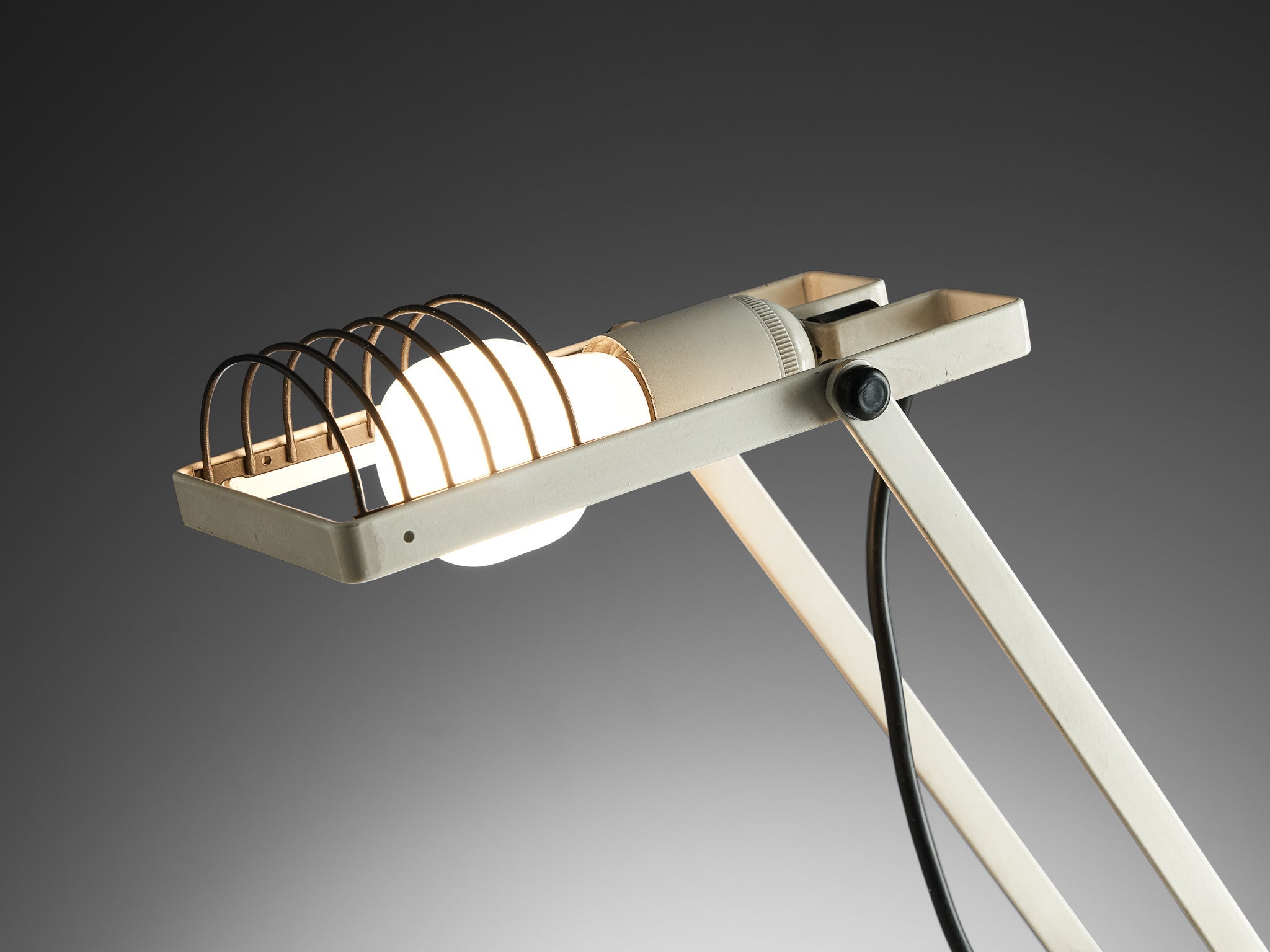 Ernesto Gismondi for Artemide Table Lamp 'Sintesi Tavolo' in White Steel lighting Morentz
