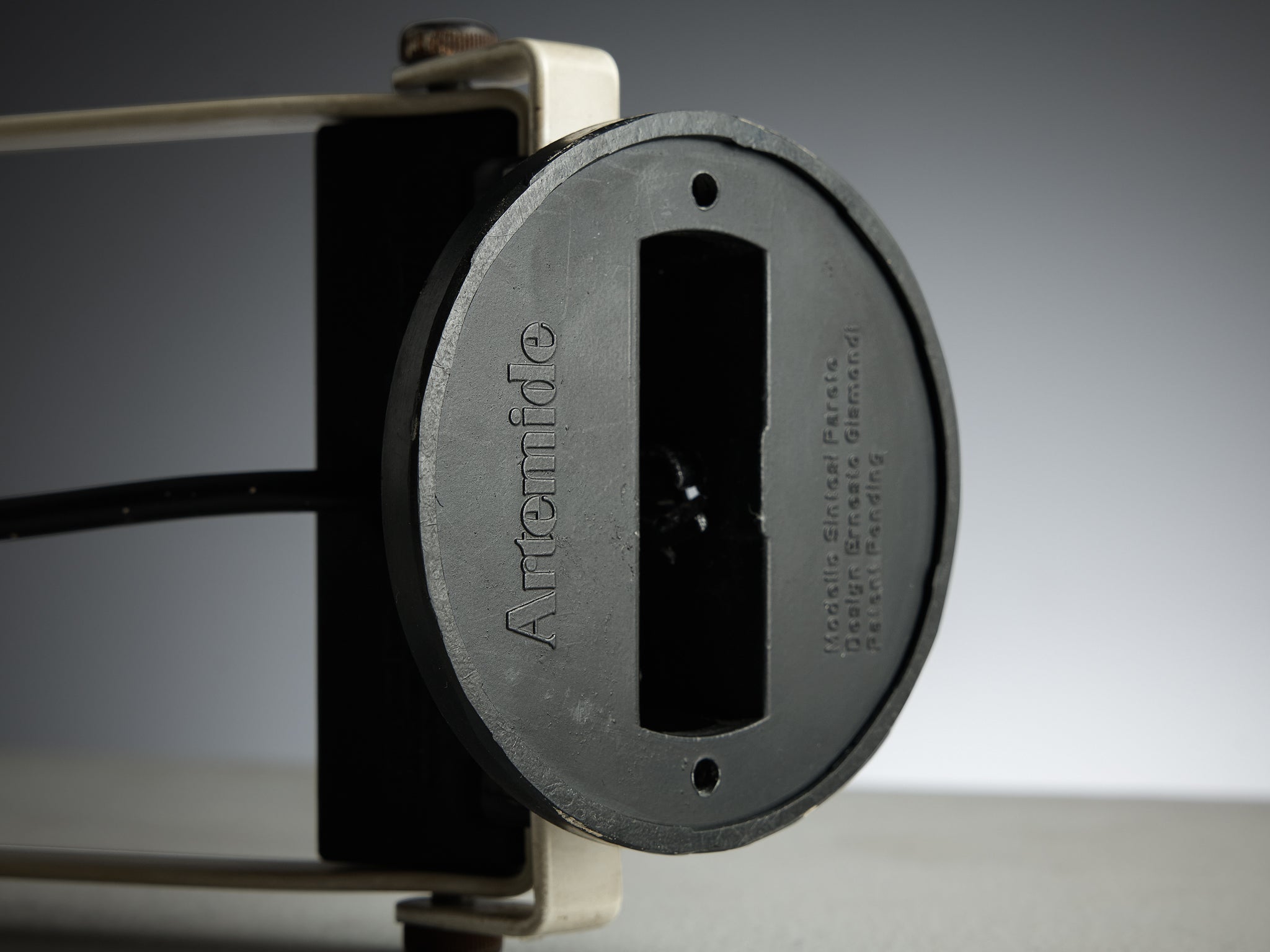 Ernesto Gismondi for Artemide Table Lamp 'Sintesi Tavolo' in White Steel lighting Morentz