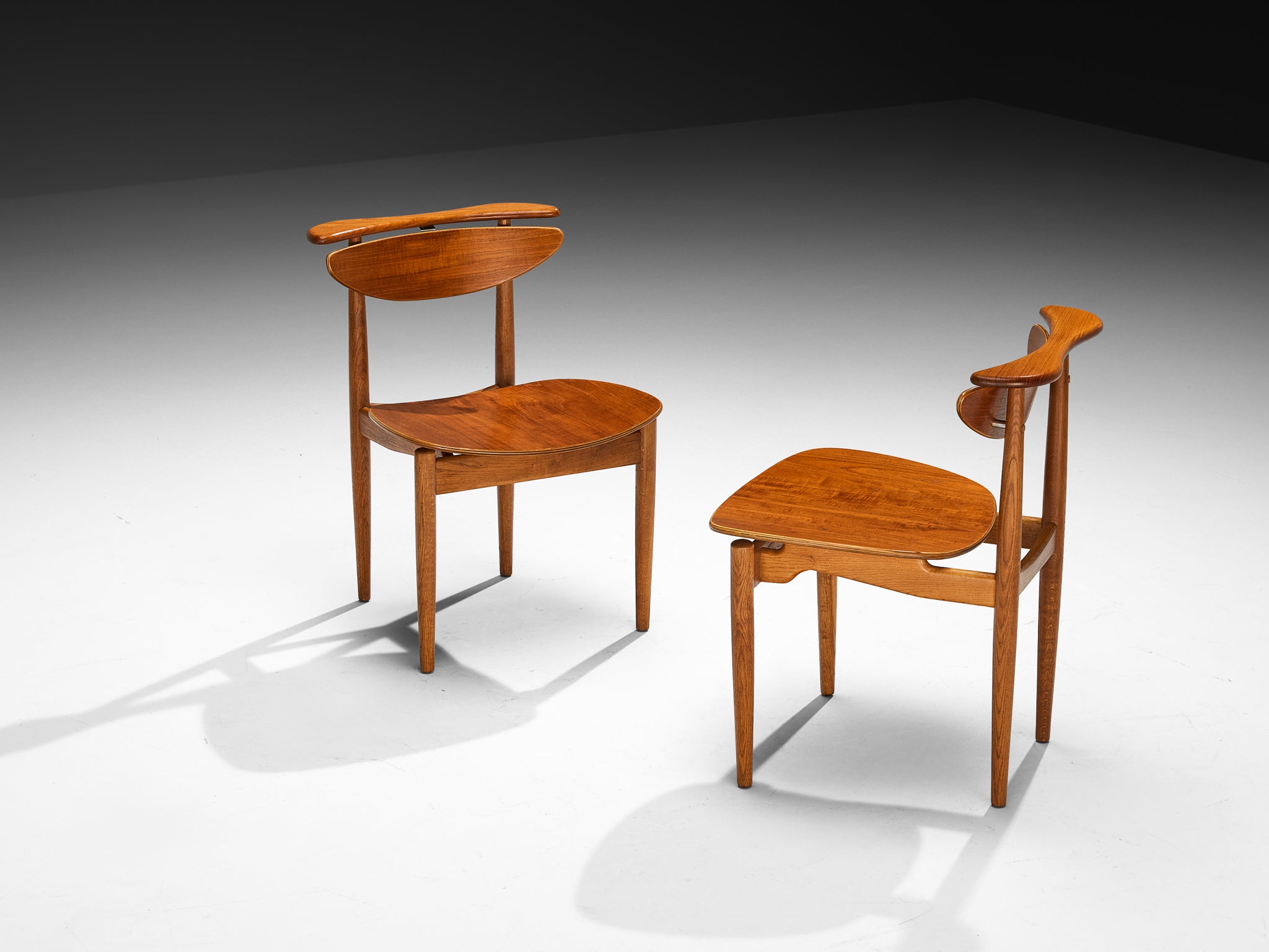 Finn Juhl and Danish Chairs 図録　2022 Finn Juhl for Bovirke 'Reading Chairs' in Teak