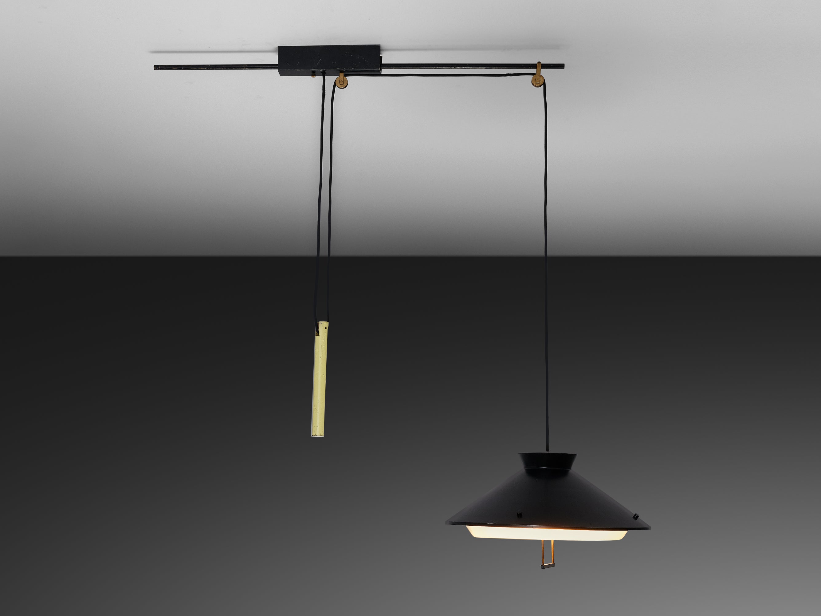 Italian Adjustable Counterweight Pendant Lamp