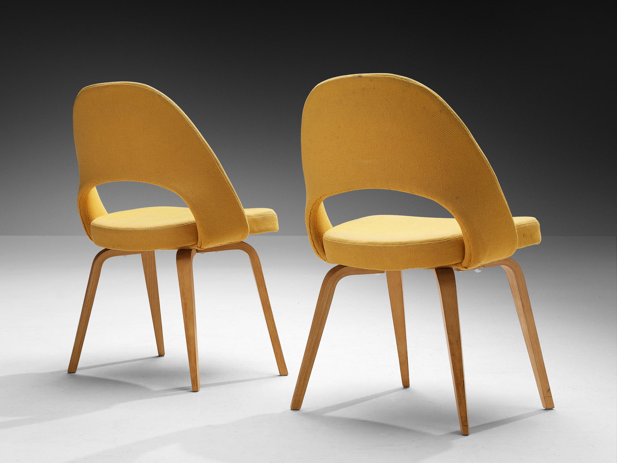 Eero Saarinen for Knoll 'Executive' Dining Chair in Ocher Yellow Upholstery Seating Morentz