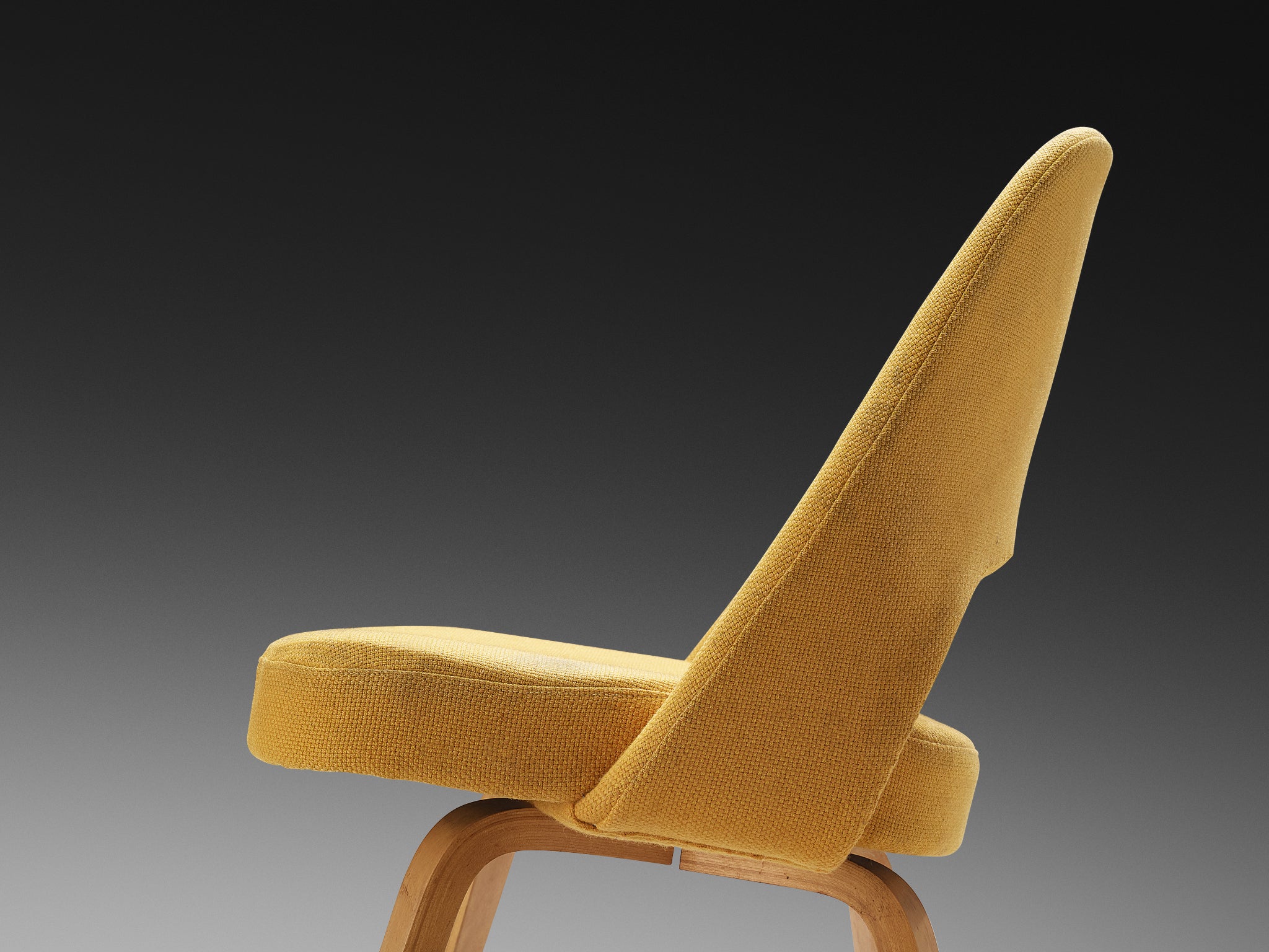 Eero Saarinen for Knoll 'Executive' Dining Chair in Ocher Yellow Upholstery Seating Morentz