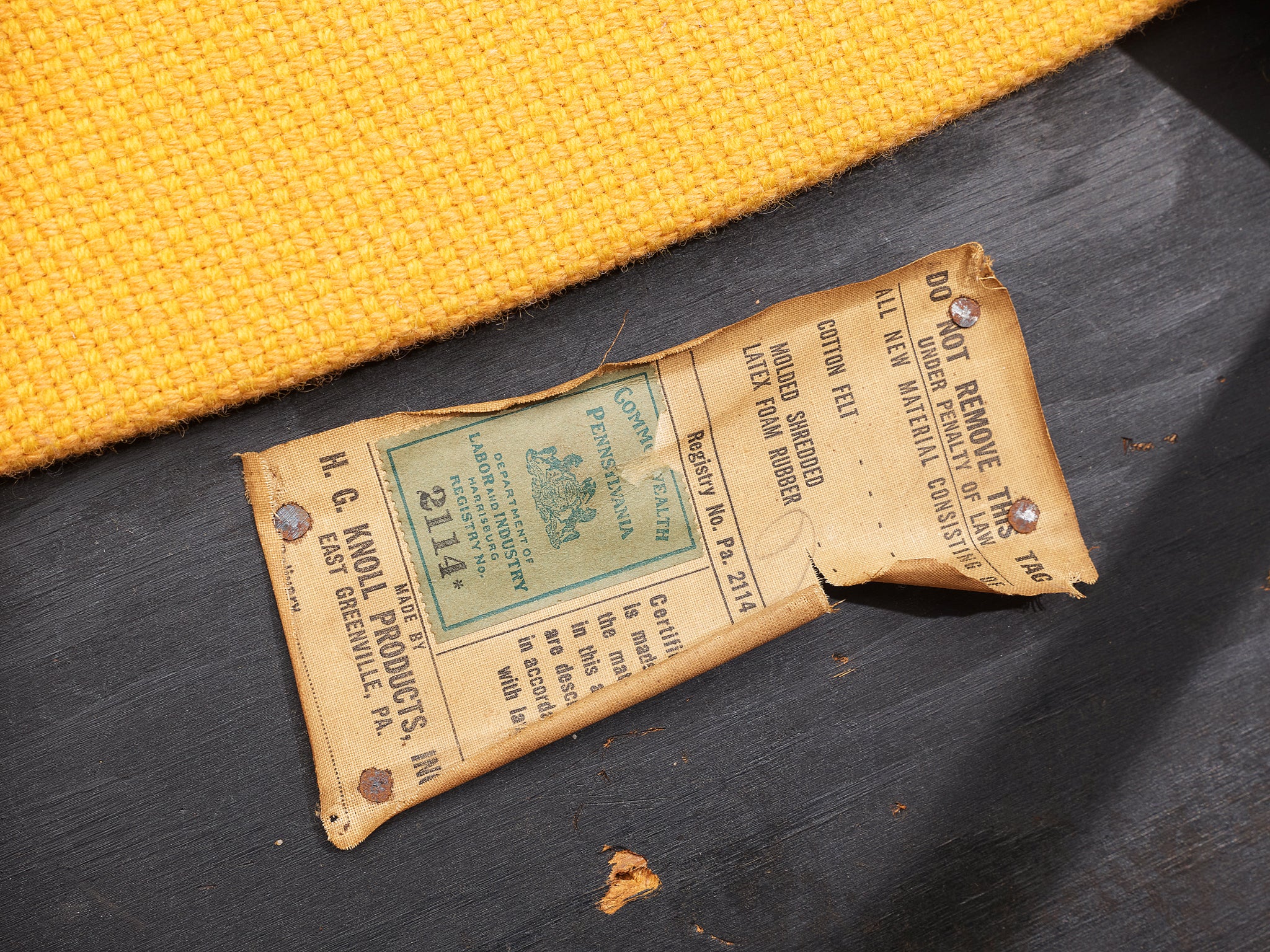 Eero Saarinen for Knoll 'Executive' Dining Chair in Ocher Yellow Upholstery Seating Morentz