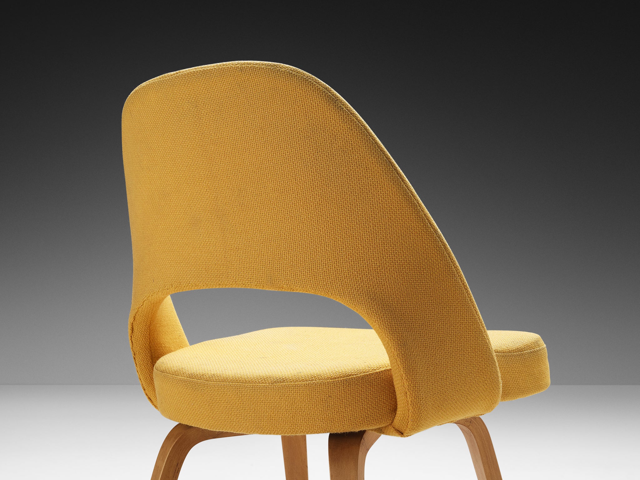 Eero Saarinen for Knoll 'Executive' Dining Chair in Ocher Yellow Upholstery Seating Morentz