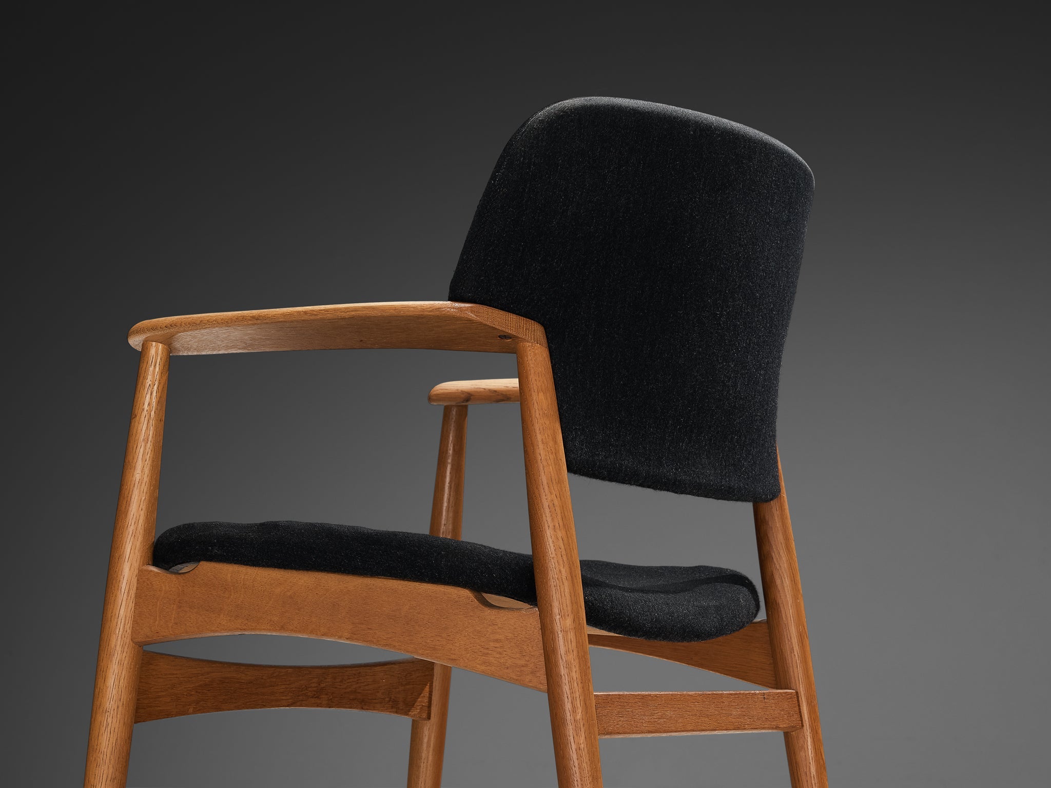 Ejnar Larsen & Axel Bender Madsen for Fritz Hansen Armchair in Oak seating Morentz