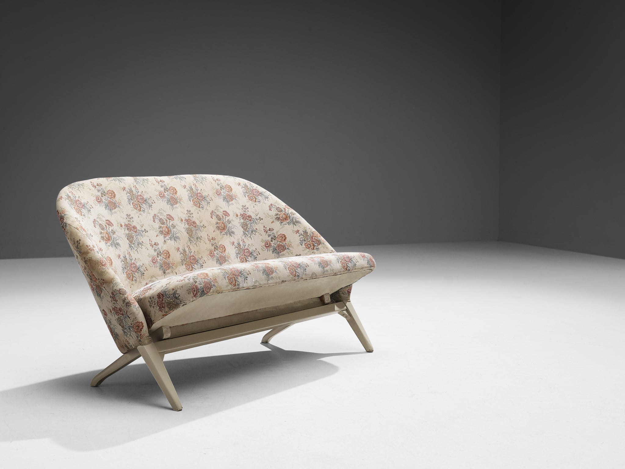 Theo Ruth for Artifort 'Congo' Settee Sofa in Floral Upholstery and Wood seating Morentz