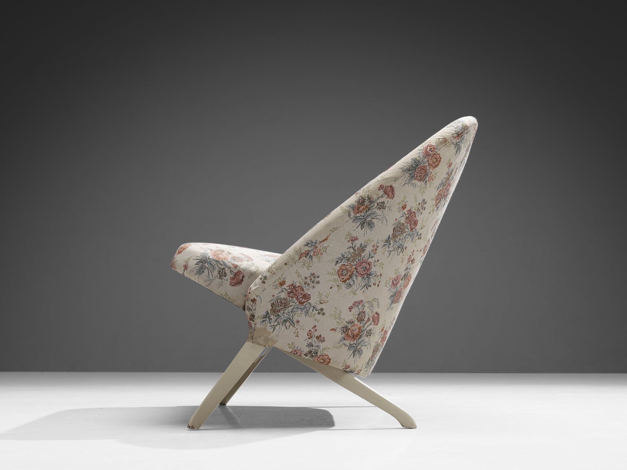 Theo Ruth for Artifort 'Congo' Settee Sofa in Floral Upholstery and Wood seating Morentz