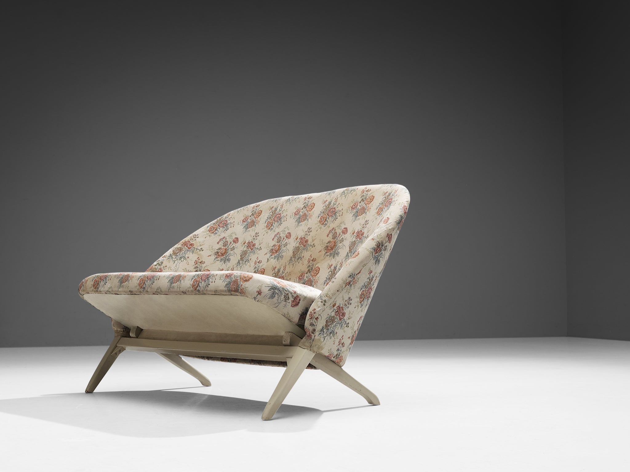 Theo Ruth for Artifort 'Congo' Settee Sofa in Floral Upholstery and Wood seating Morentz