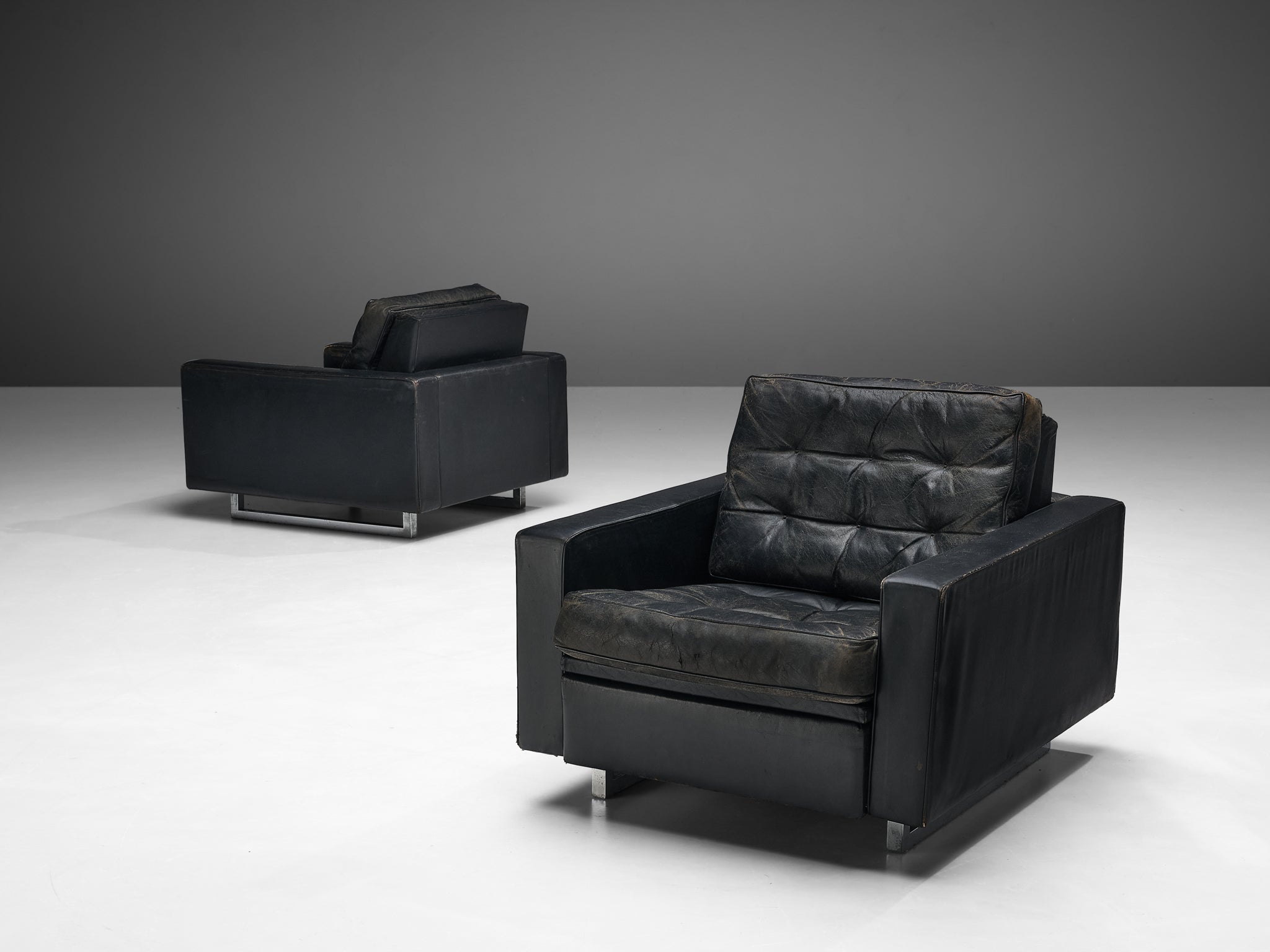 Pair of De Sede Armchairs in Black Leather and Steel seating Morentz
