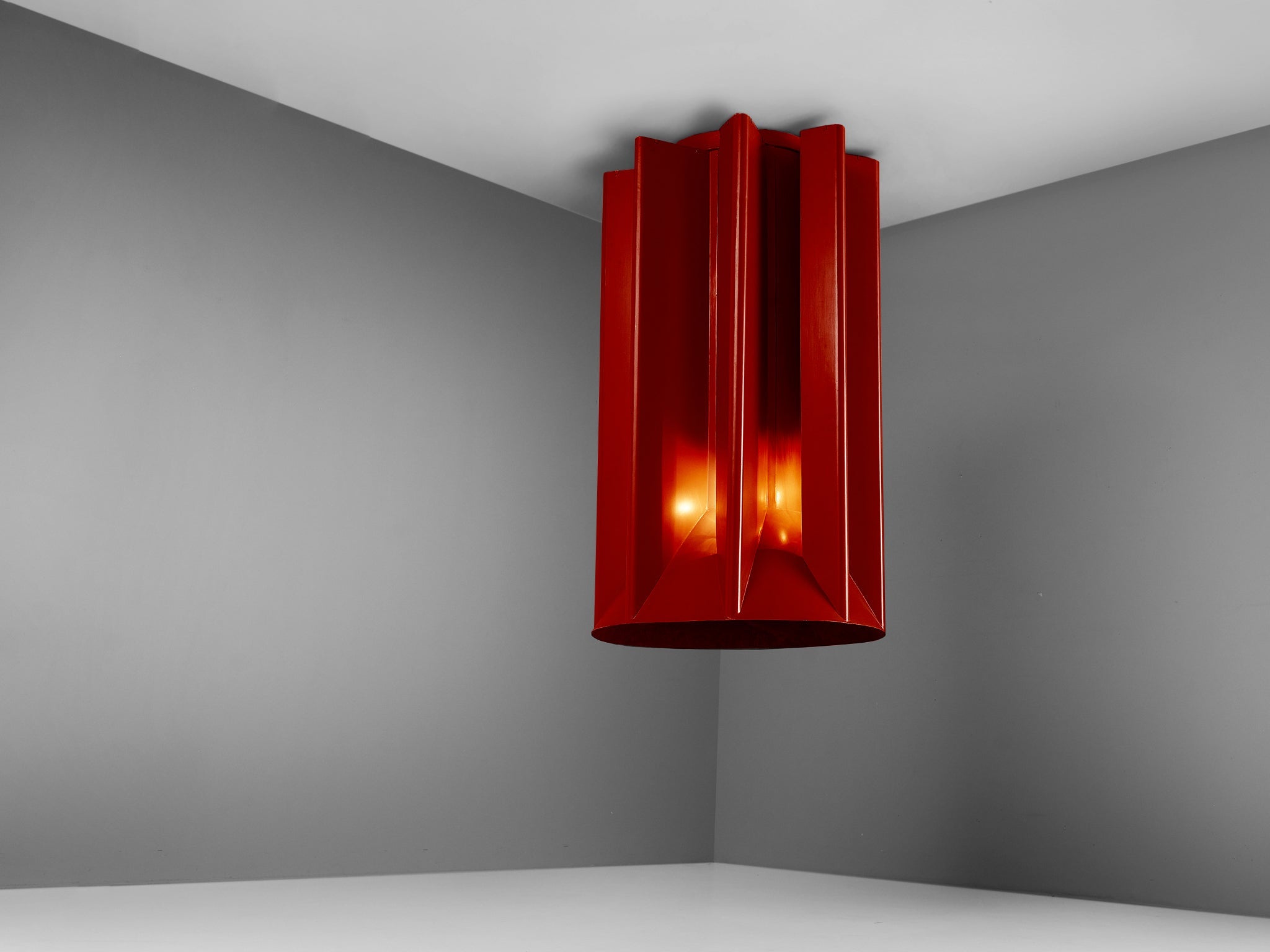 Sculptural Chimney in Burgundy Red Steel with Integrated Lights uncategorized Morentz