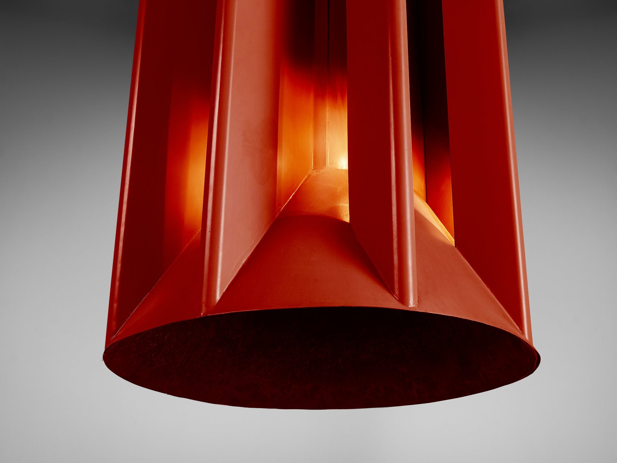 Sculptural Chimney in Burgundy Red Steel with Integrated Lights uncategorized Morentz