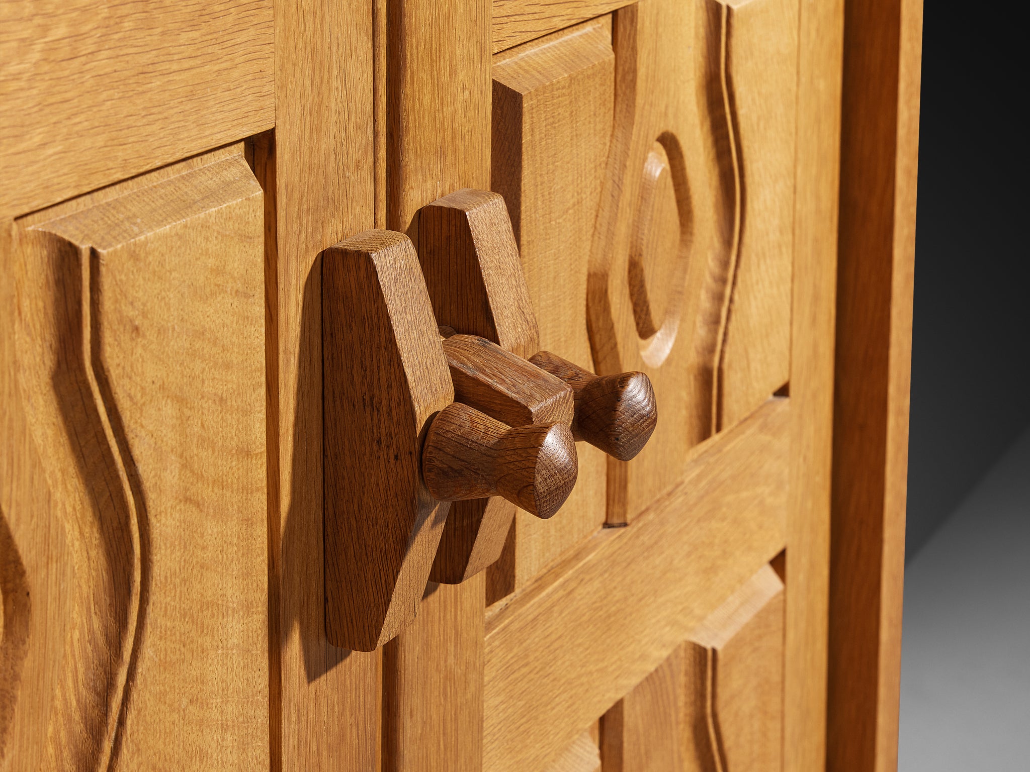 Guillerme & Chambron Cabinet 'Thierry' in Solid Oak Case pieces and storage cabinets Morentz