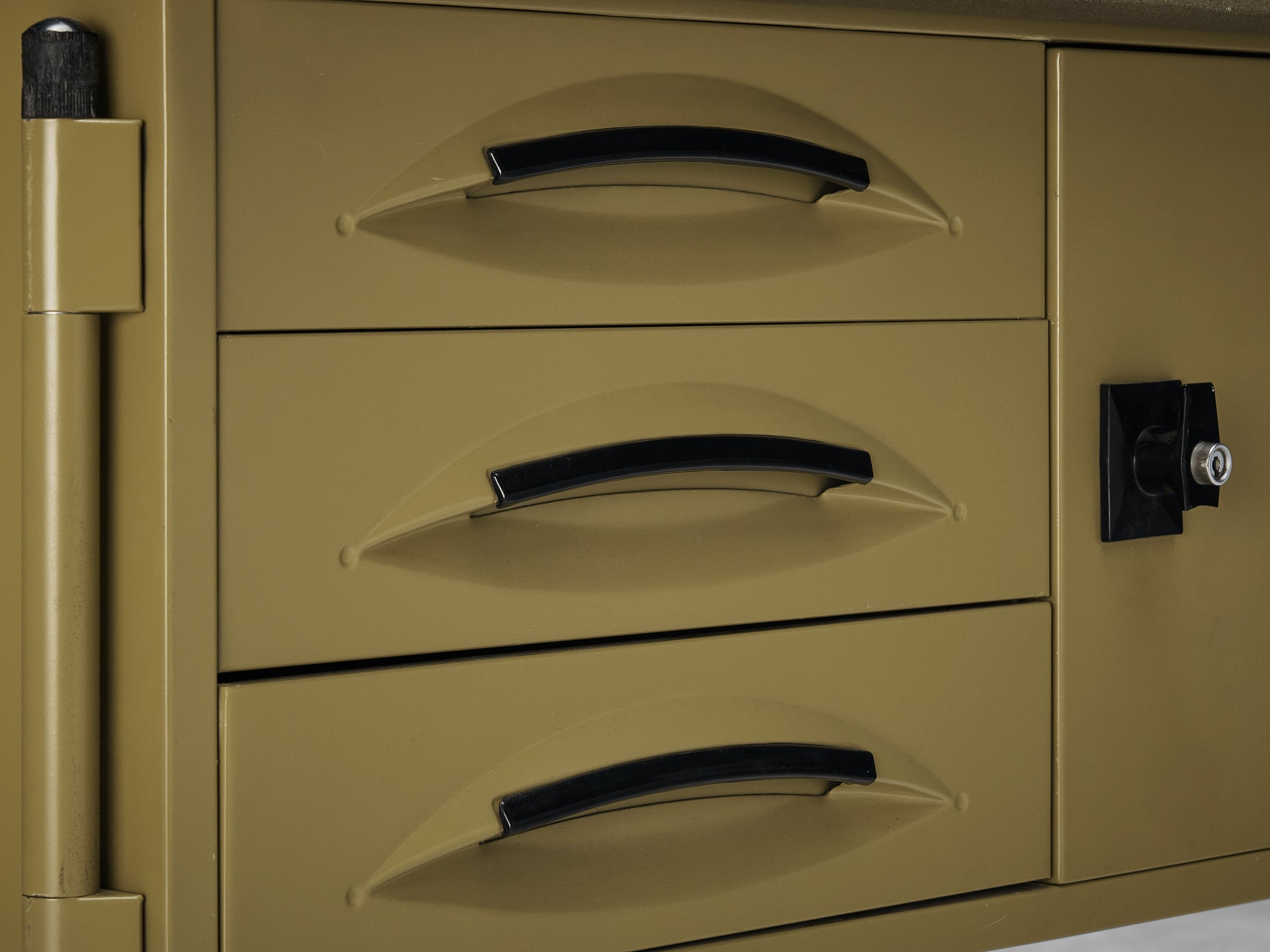 Studio BBPR for Olivetti ‘Spazio’ Cabinet case pieces and storage cabinets Morentz