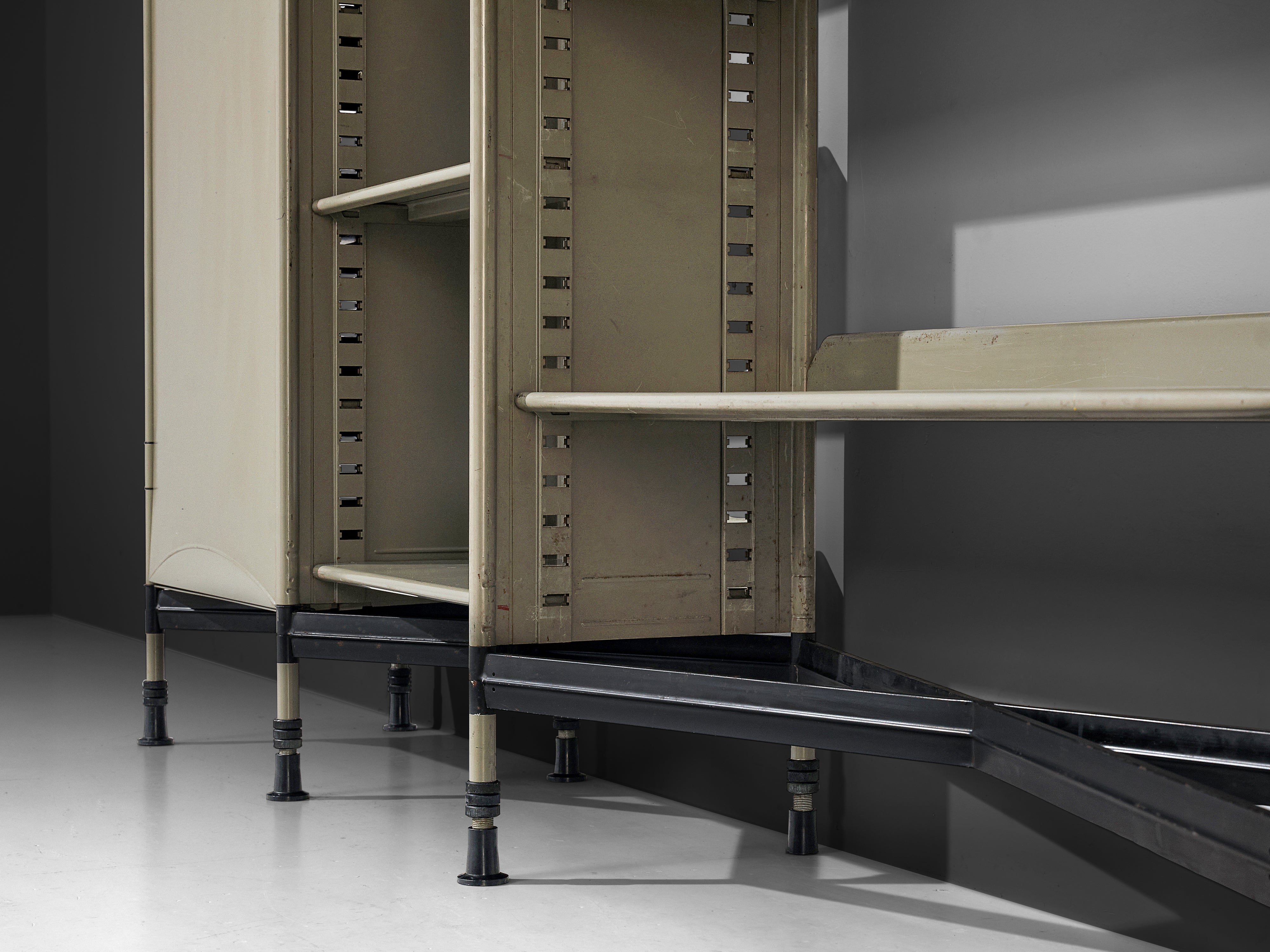 Studio BBPR for Olivetti 'Spazio' Shelving System in Steel Case pieces and storage cabinets Morentz