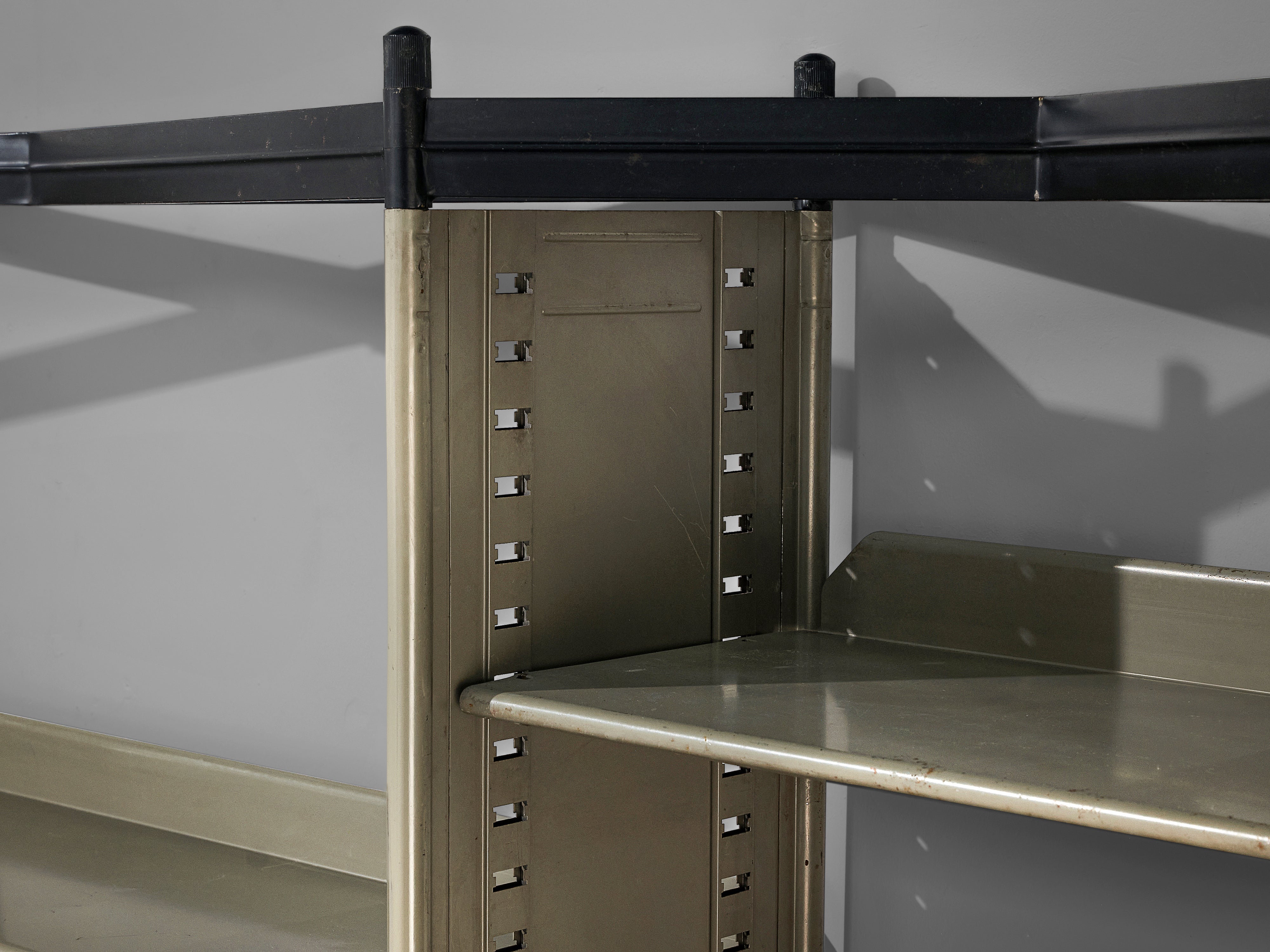 Studio BBPR for Olivetti 'Spazio' Shelving System in Steel Case pieces and storage cabinets Morentz