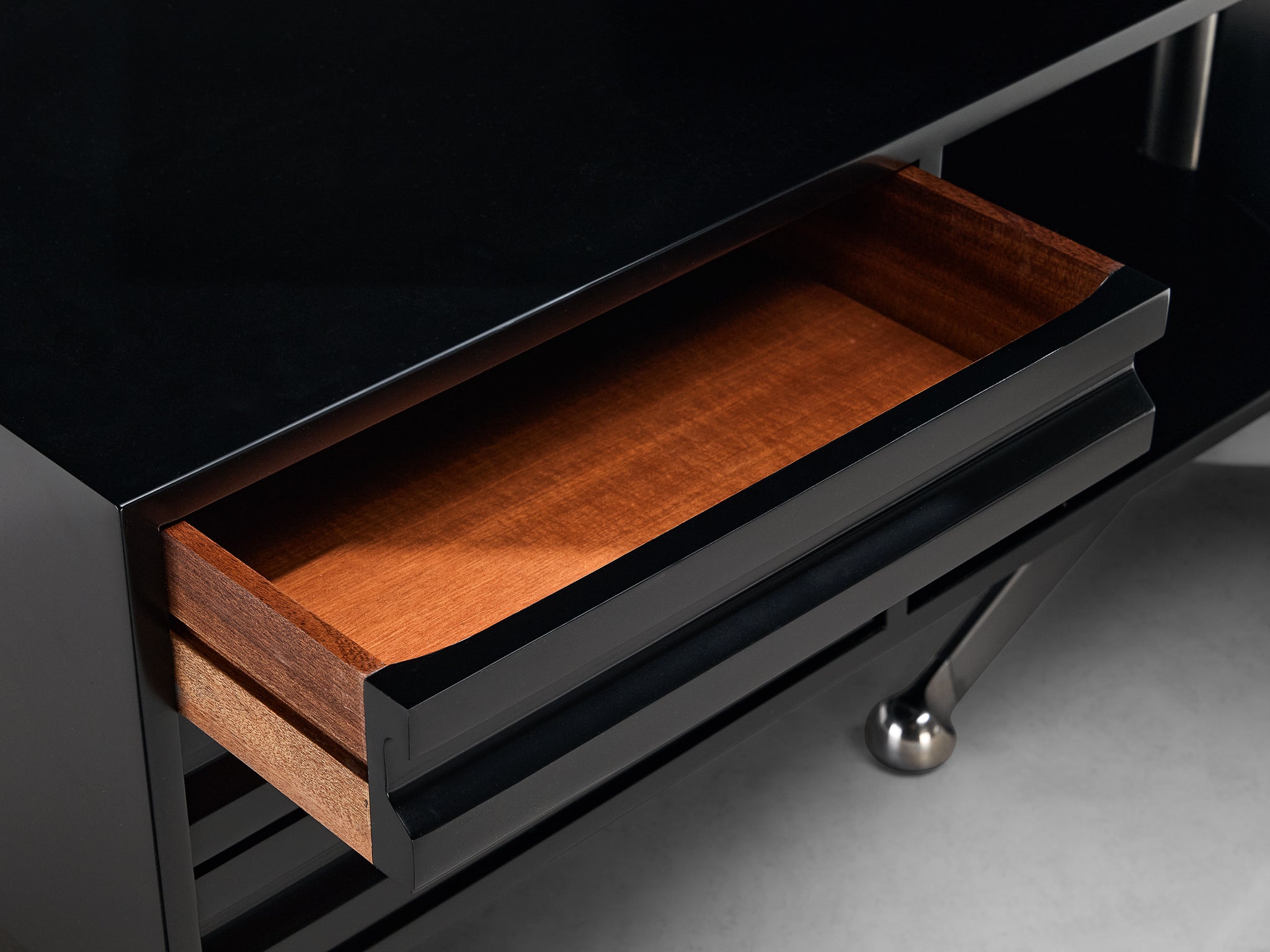 Osvaldo Borsani for Tecno ‘T96’ Executive Corner Desk in Black Lacquered Wood Tables Morentz