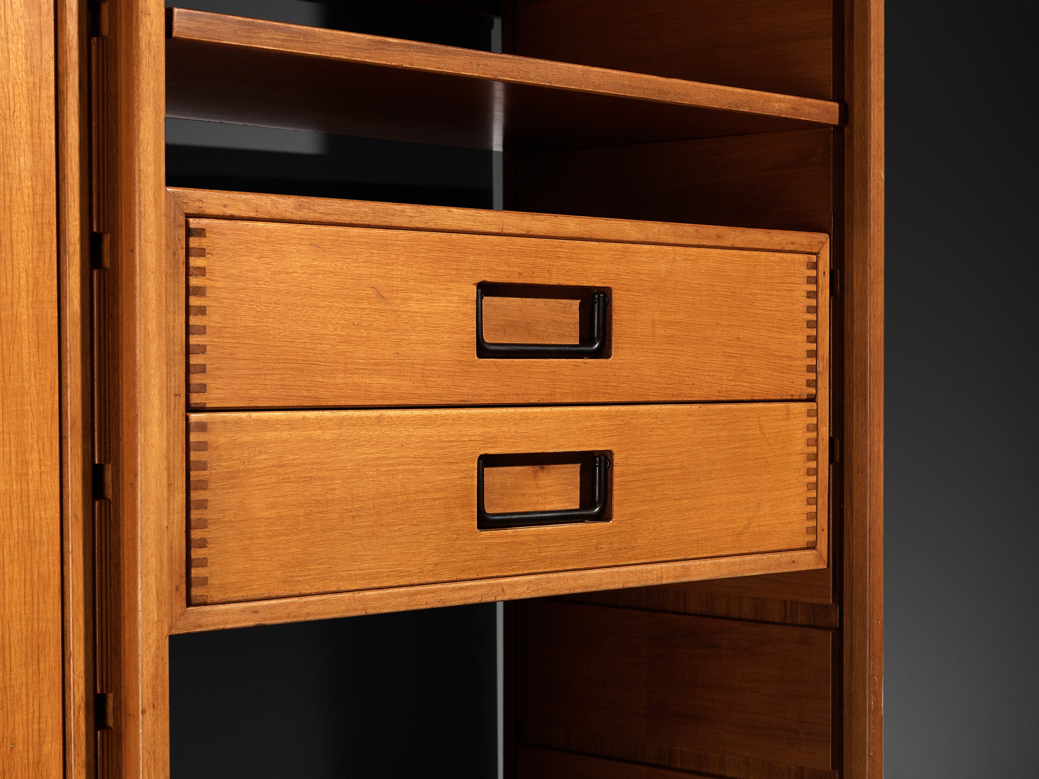 Gianfranco Frattini for Cantieri Carugati Large Library in Walnut Case pieces and storage cabinets Morentz