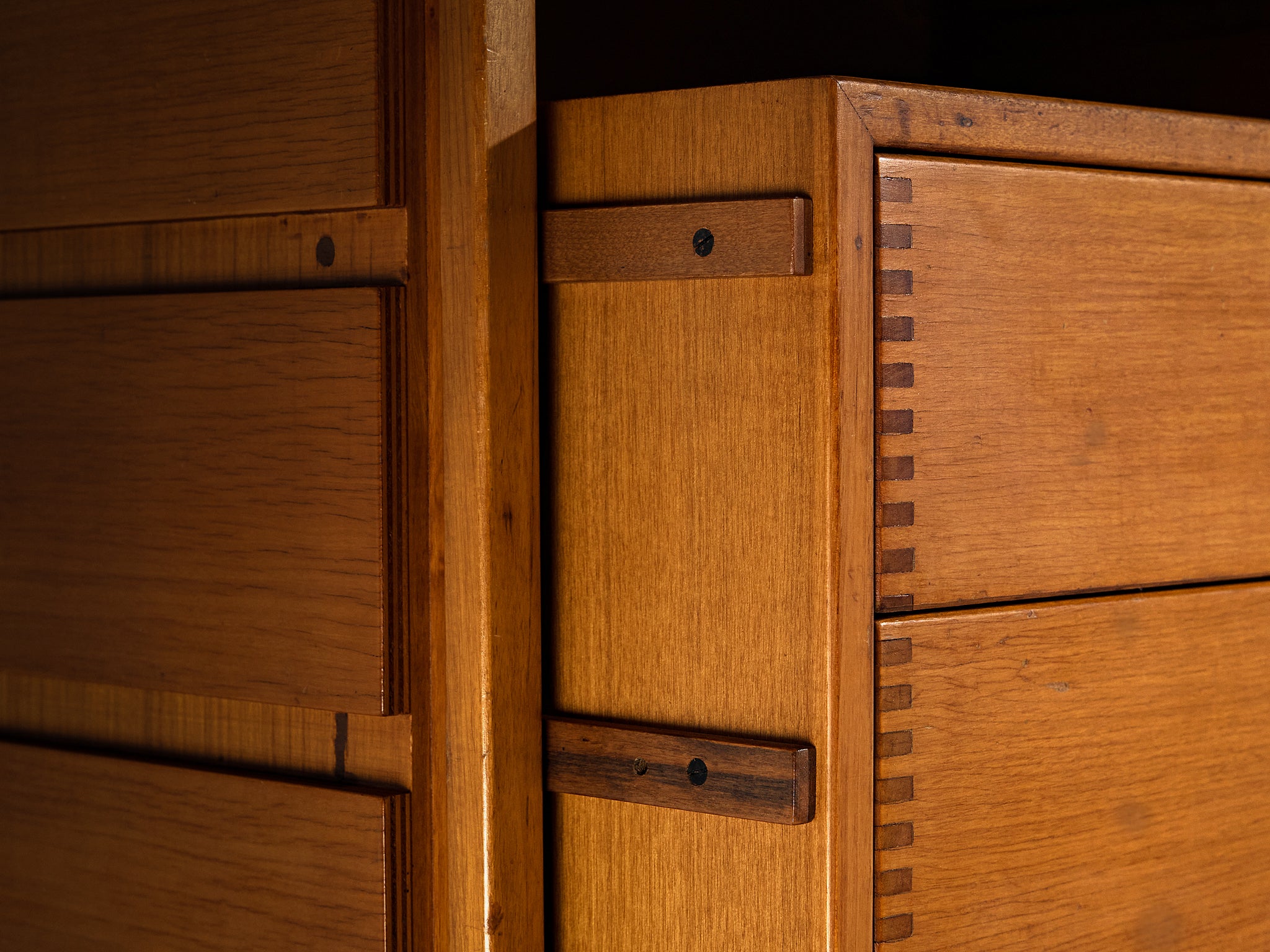 Gianfranco Frattini for Cantieri Carugati Large Library in Walnut Case pieces and storage cabinets Morentz