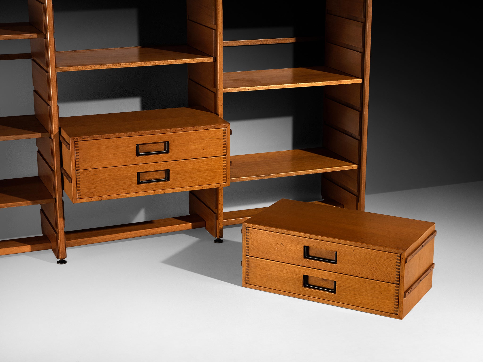 Gianfranco Frattini for Cantieri Carugati Large Library in Walnut Case pieces and storage cabinets Morentz