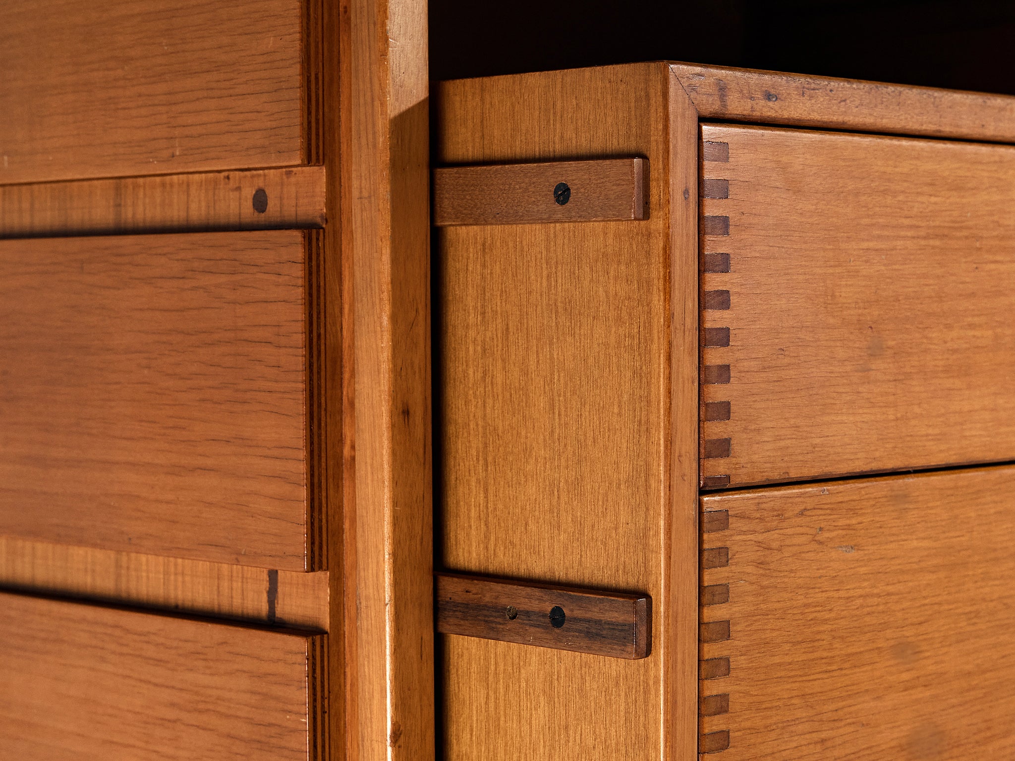 Gianfranco Frattini for Cantieri Carugati Large Library in Walnut Case pieces and storage cabinets Morentz