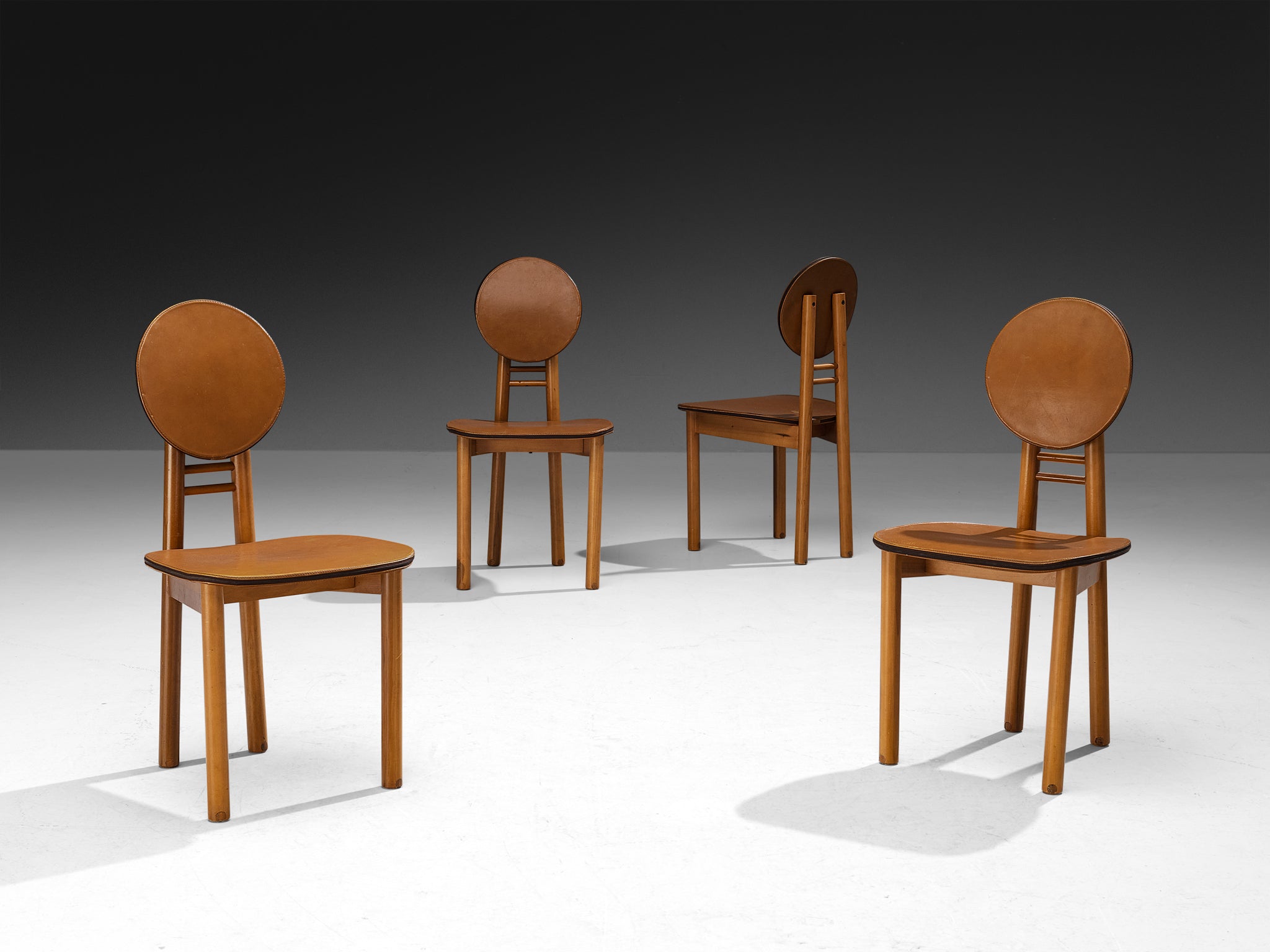 Rare Mobil Girgi Set of Five Dining Chairs in Walnut and Cognac Brown Leather Seating Morentz