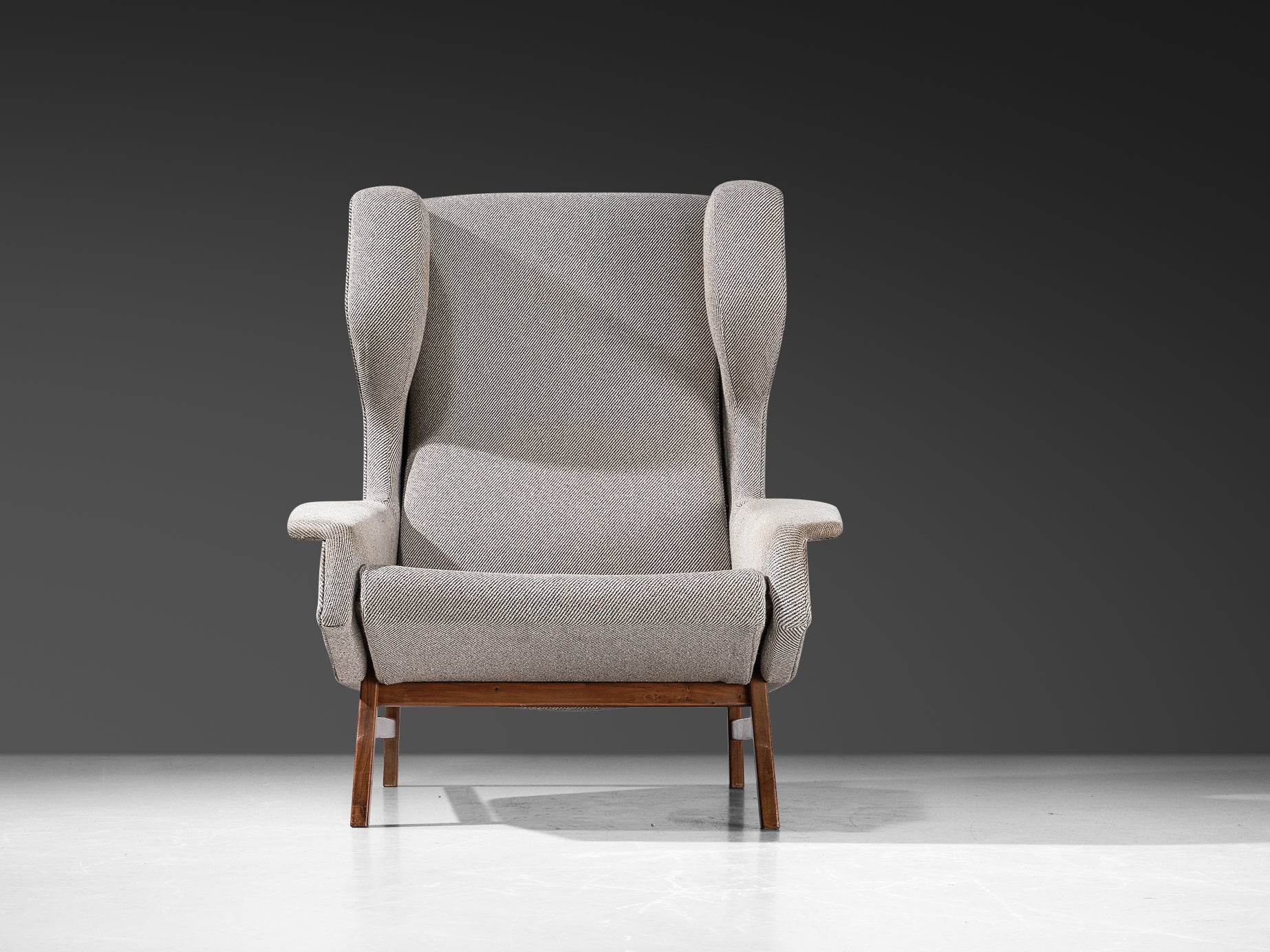 Gianfranco Frattini for Cassina Lounge Chair in Grey Wool and Walnut Seating Morentz