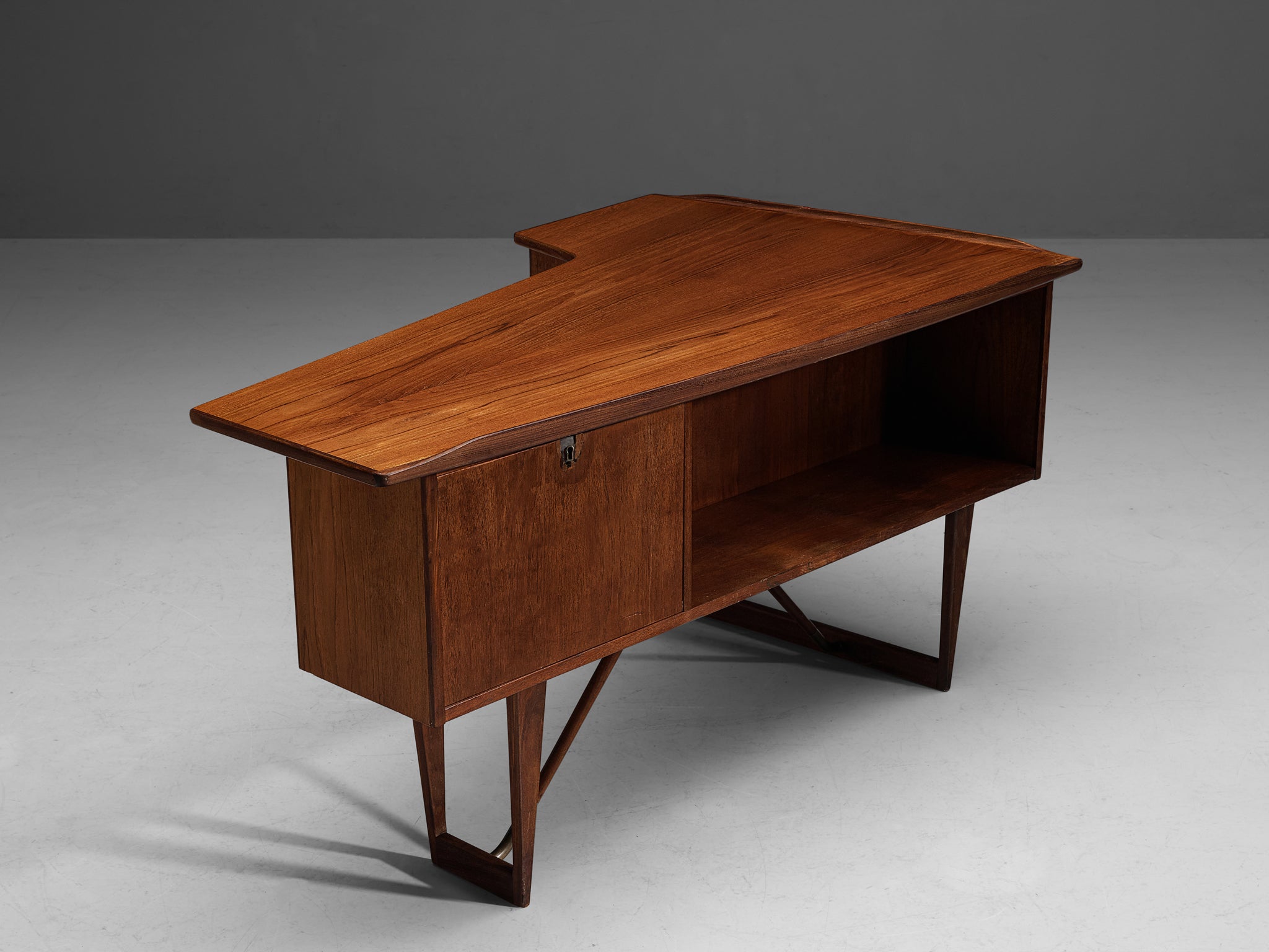 Peter Løvig Nielsen for Hedensted Møbelfabrik 'Boomerang' Desk in Teak Tables Morentz