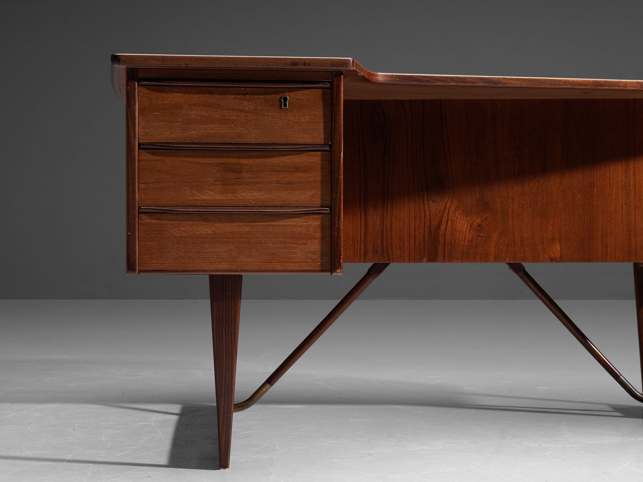 Peter Løvig Nielsen for Hedensted Møbelfabrik 'Boomerang' Desk in Teak Tables Morentz