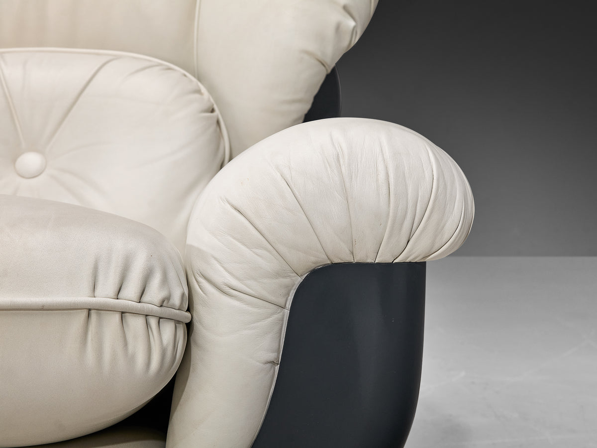 Italian Bulky Pair of Lounge Chairs in Fiberglass and Leatherette Seating Morentz