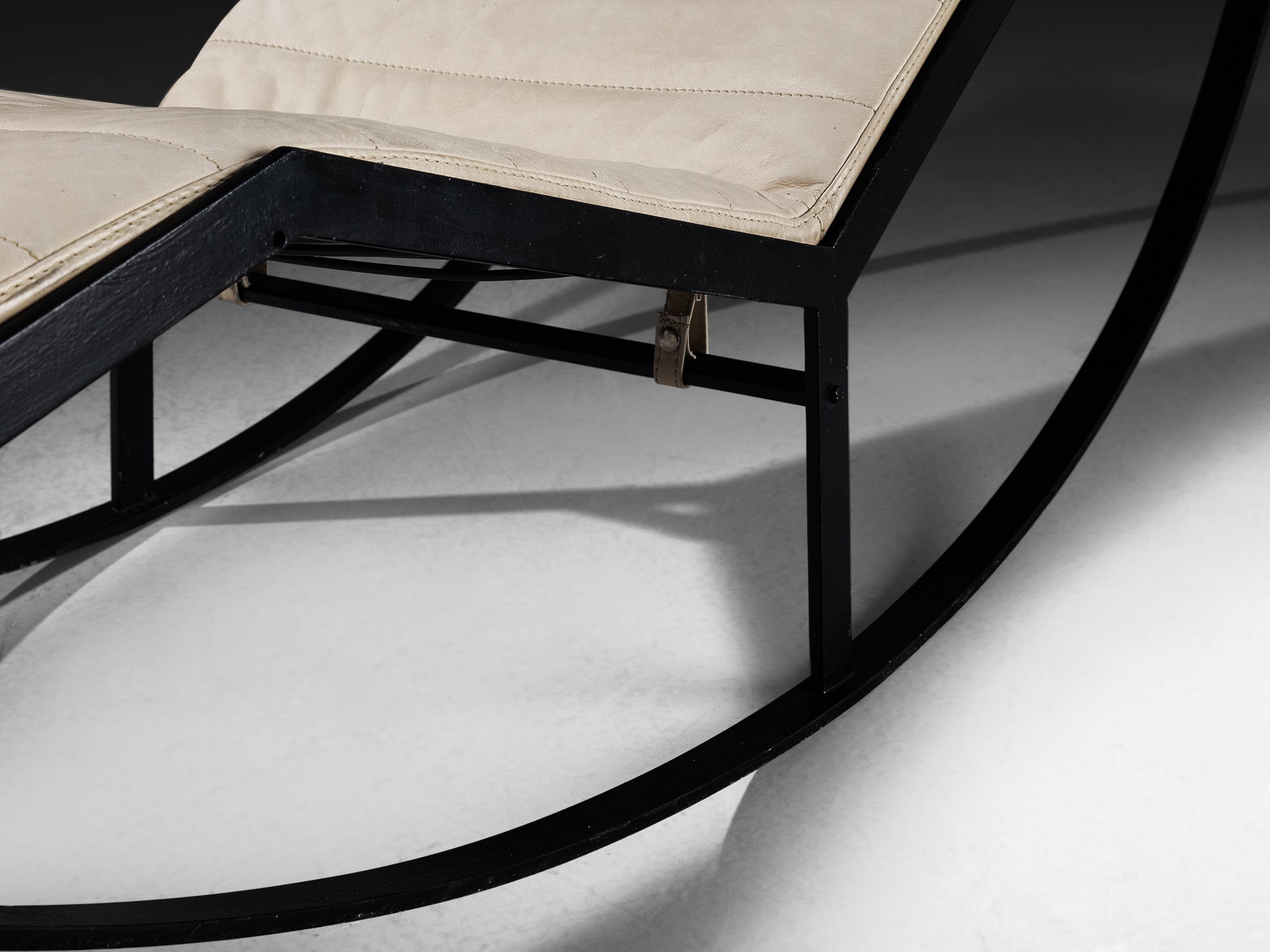 1960s French Geometric Rocking Chair in Black Steel and Off-White Leather Seating Morentz