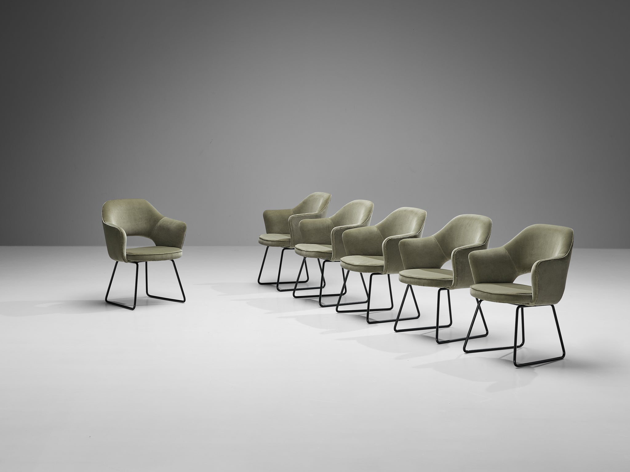 Eero Saarinen Limited Edition ‘Conference’ Armchairs of UNESCO Paris seating Morentz