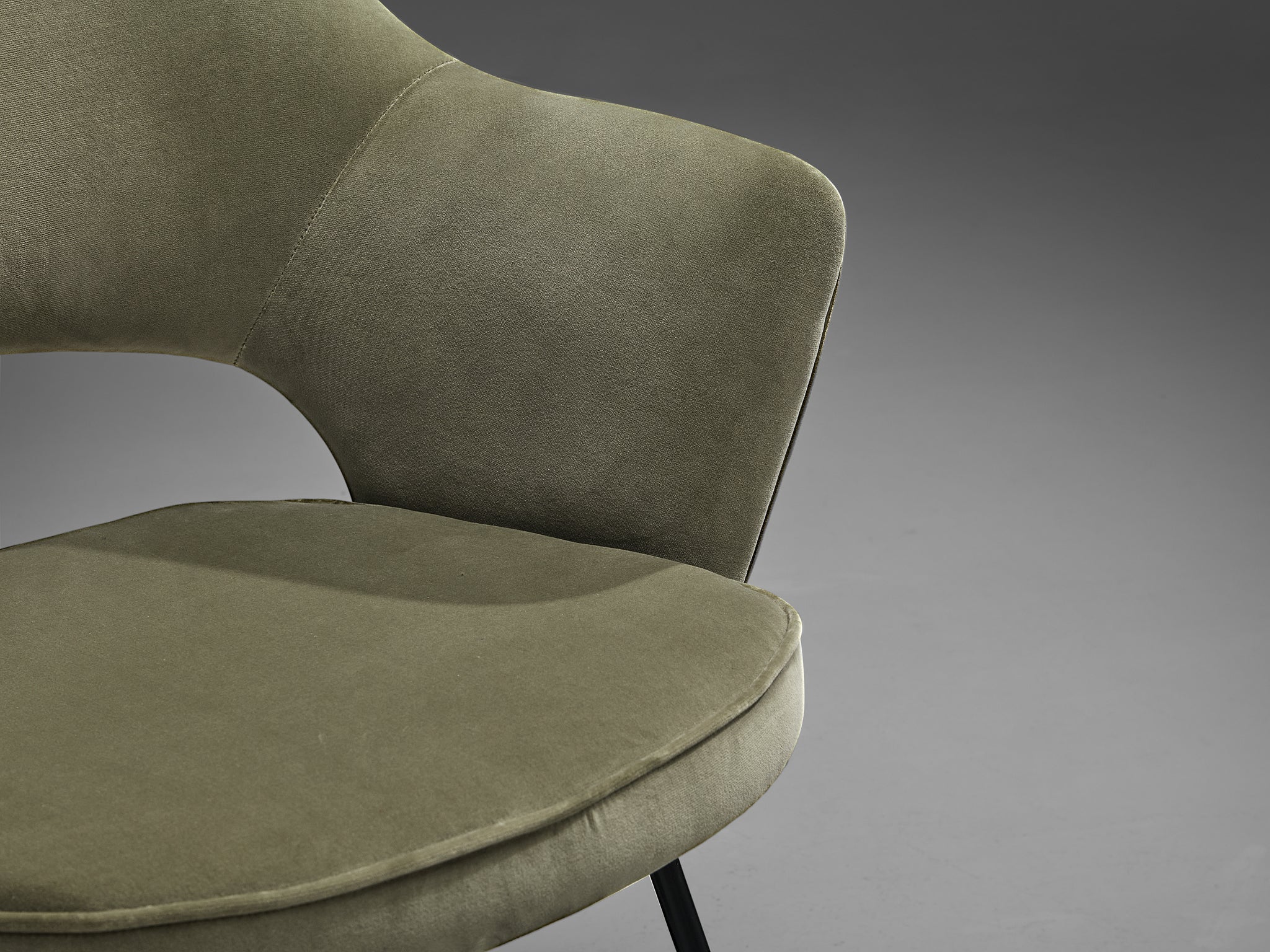 Eero Saarinen Limited Edition ‘Conference’ Armchairs of UNESCO Paris seating Morentz