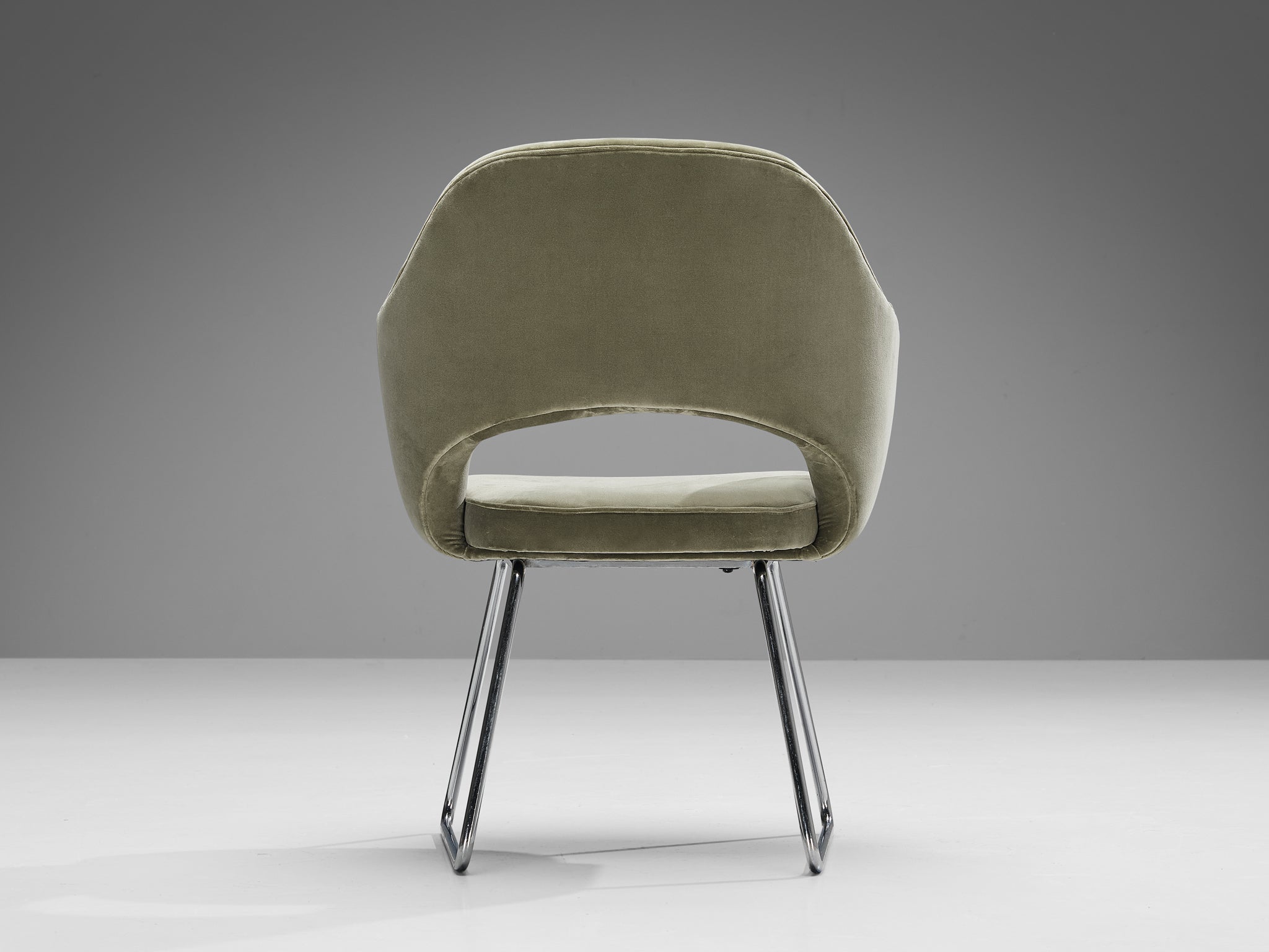 Eero Saarinen Limited Edition ‘Conference’ Armchairs of UNESCO Paris seating Morentz