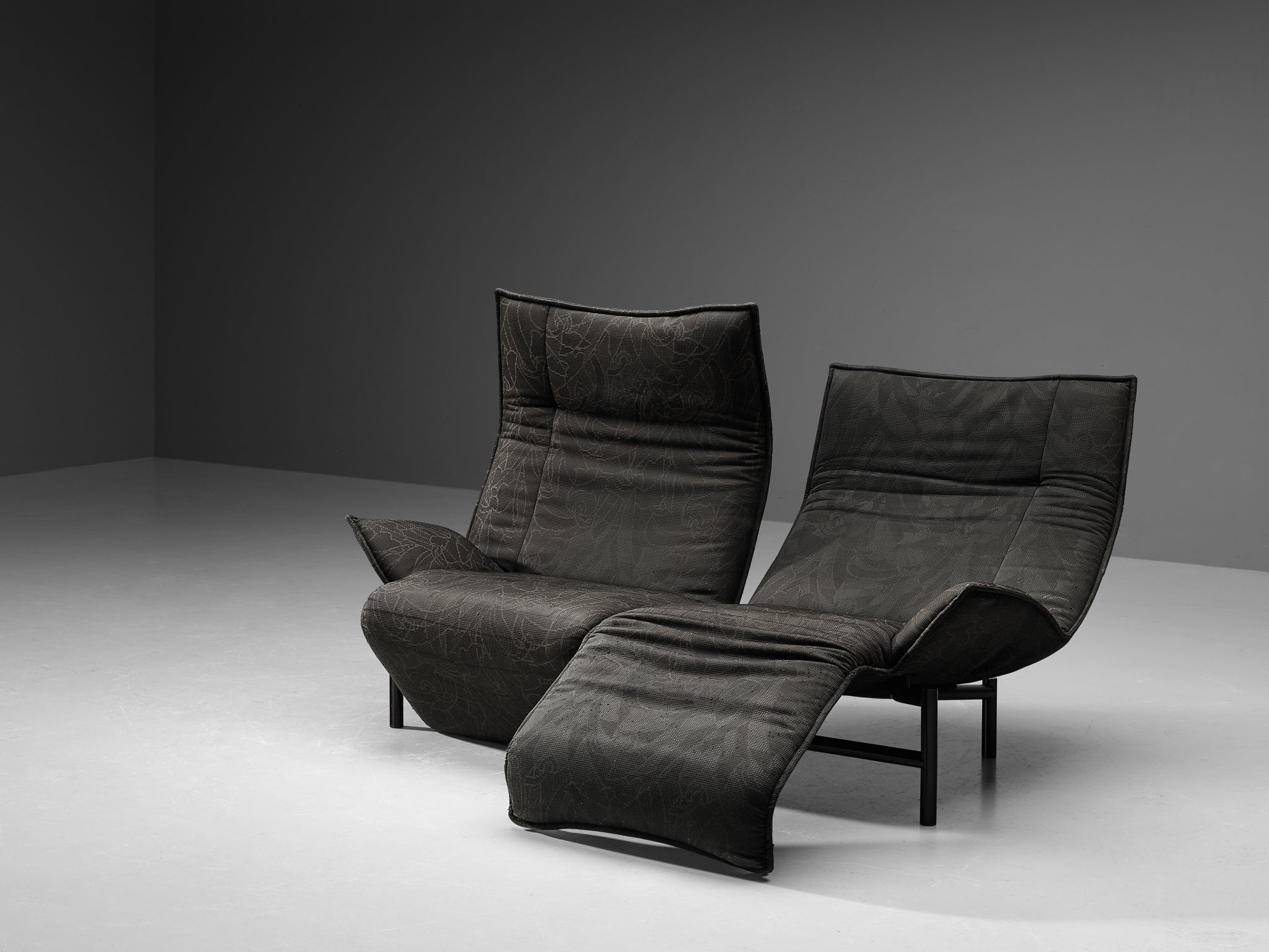 もうすぐ梅雨セール◇Cassina　FontanaArte　ConRuote Vigo Magistretti for Cassina Sofa in Dark Grey Upholstery