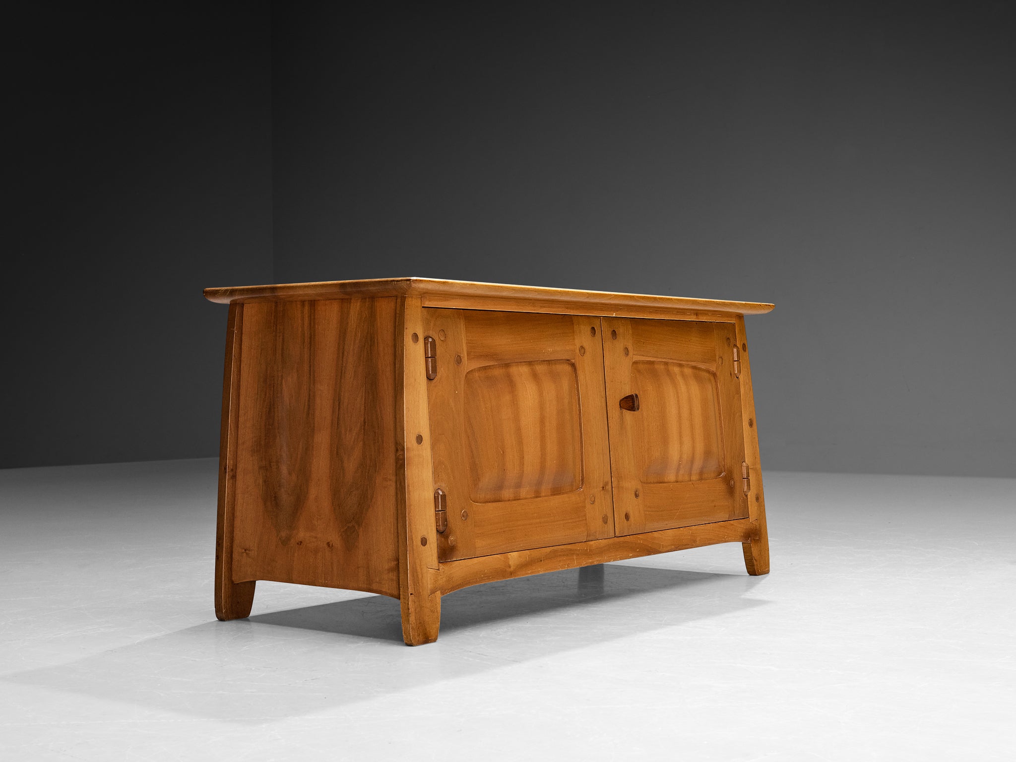 QTUMEボア&スウェード　シャール Franz Xaver Sproll Sideboard in Walnut