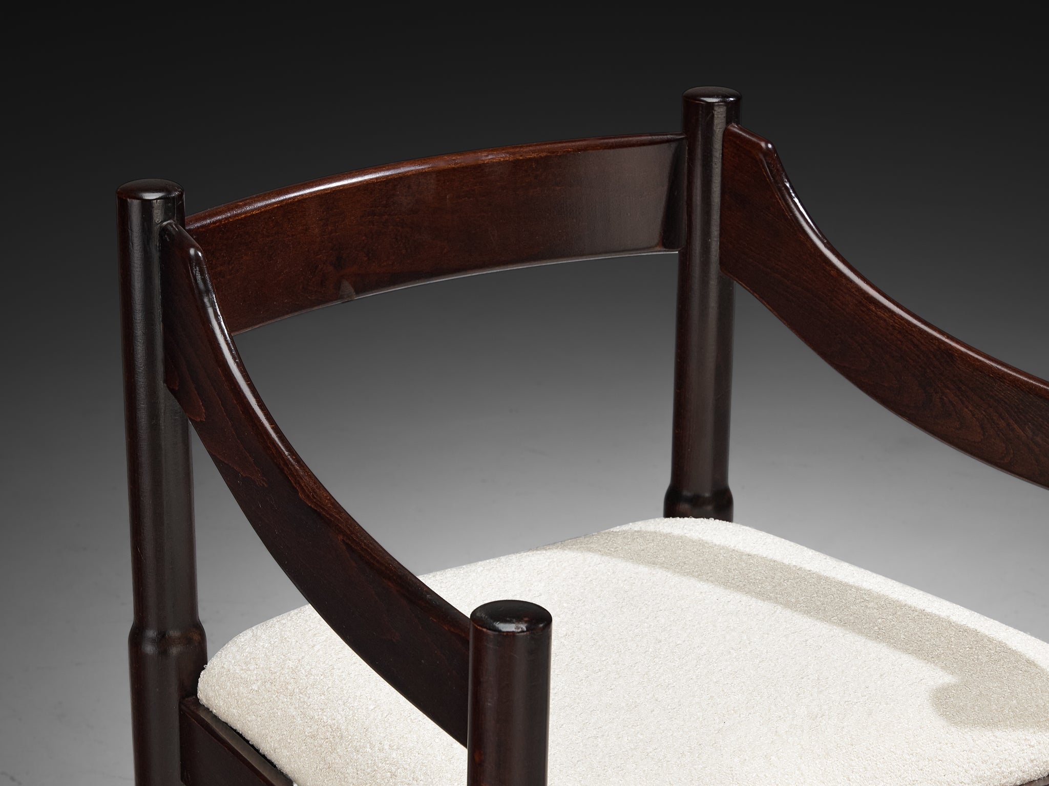 Vico Magistretti 'Carimate' Dining Chairs in White Upholstery Seating Morentz