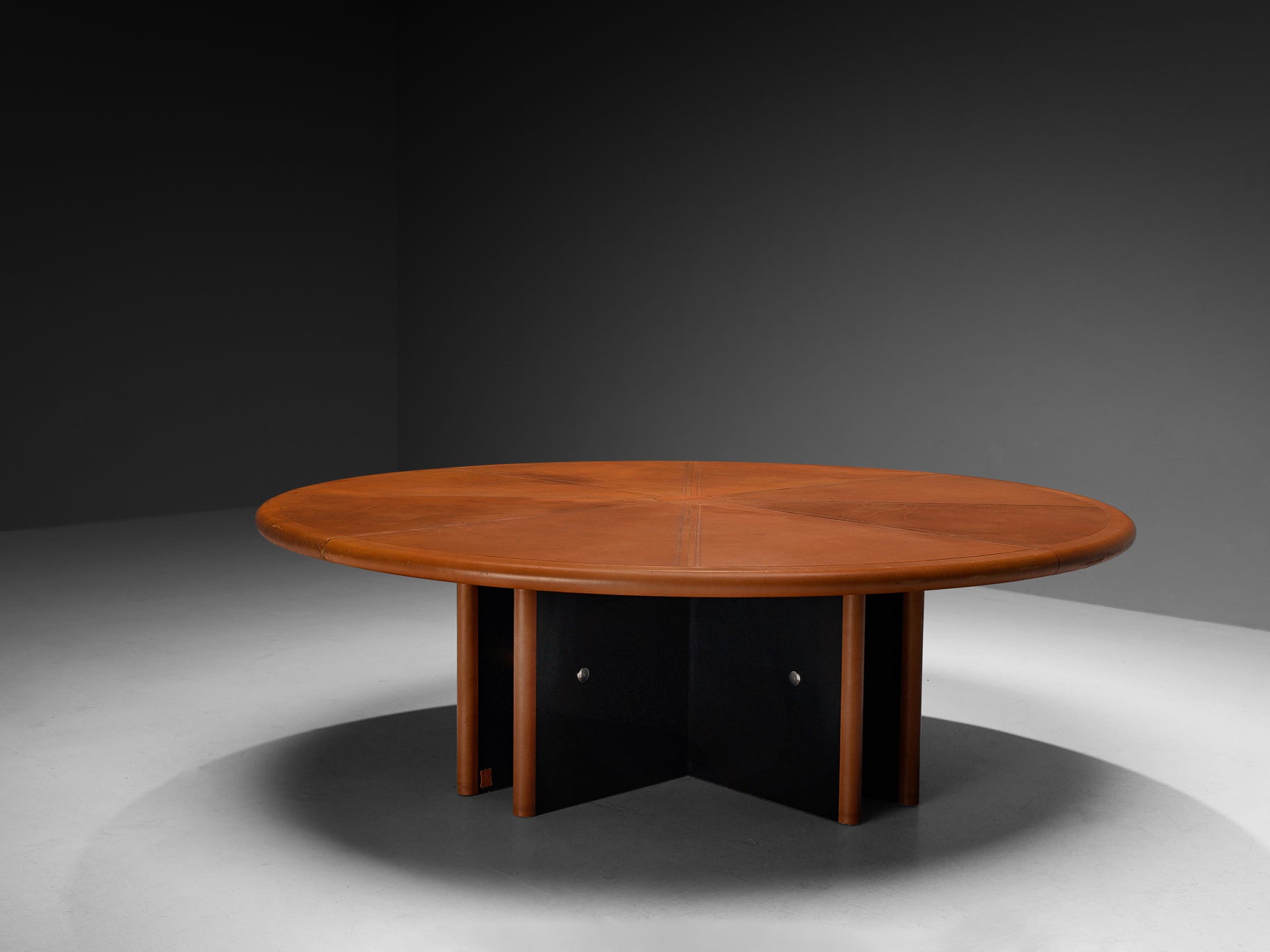 Guido Faleschini for Mariani Round Table in Cognac Leather 8ft