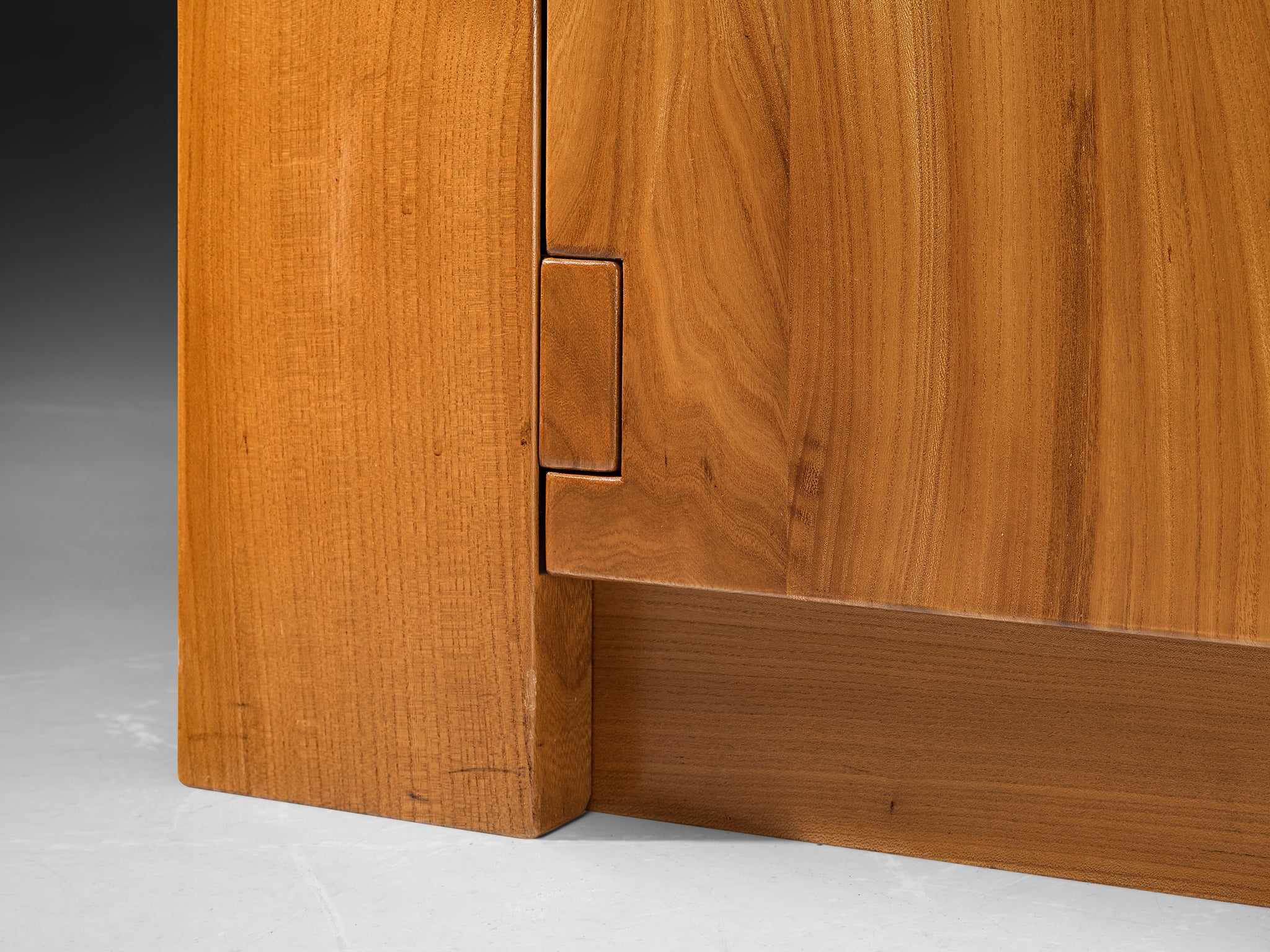 Luigi Gorgoni for Roche Bobois Sideboard in Solid Elm Case pieces and storage cabinets Morentz