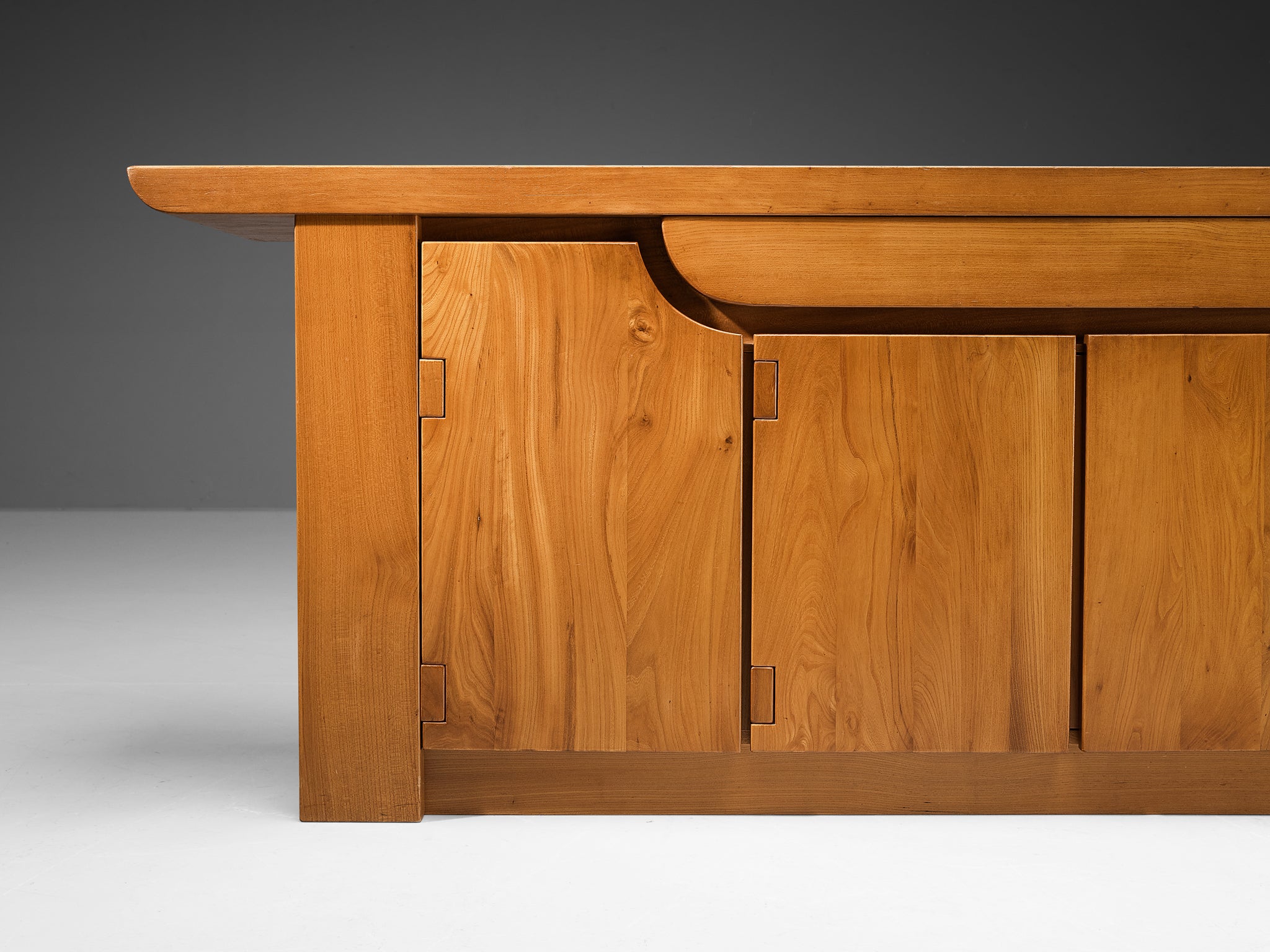 Luigi Gorgoni for Roche Bobois Sideboard in Solid Elm Case pieces and storage cabinets Morentz